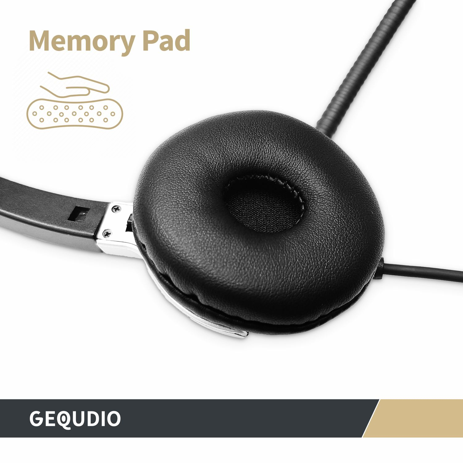 Een zwarte headset met een geheugenpad en de tekst 'GEQUDIO' onderaan.