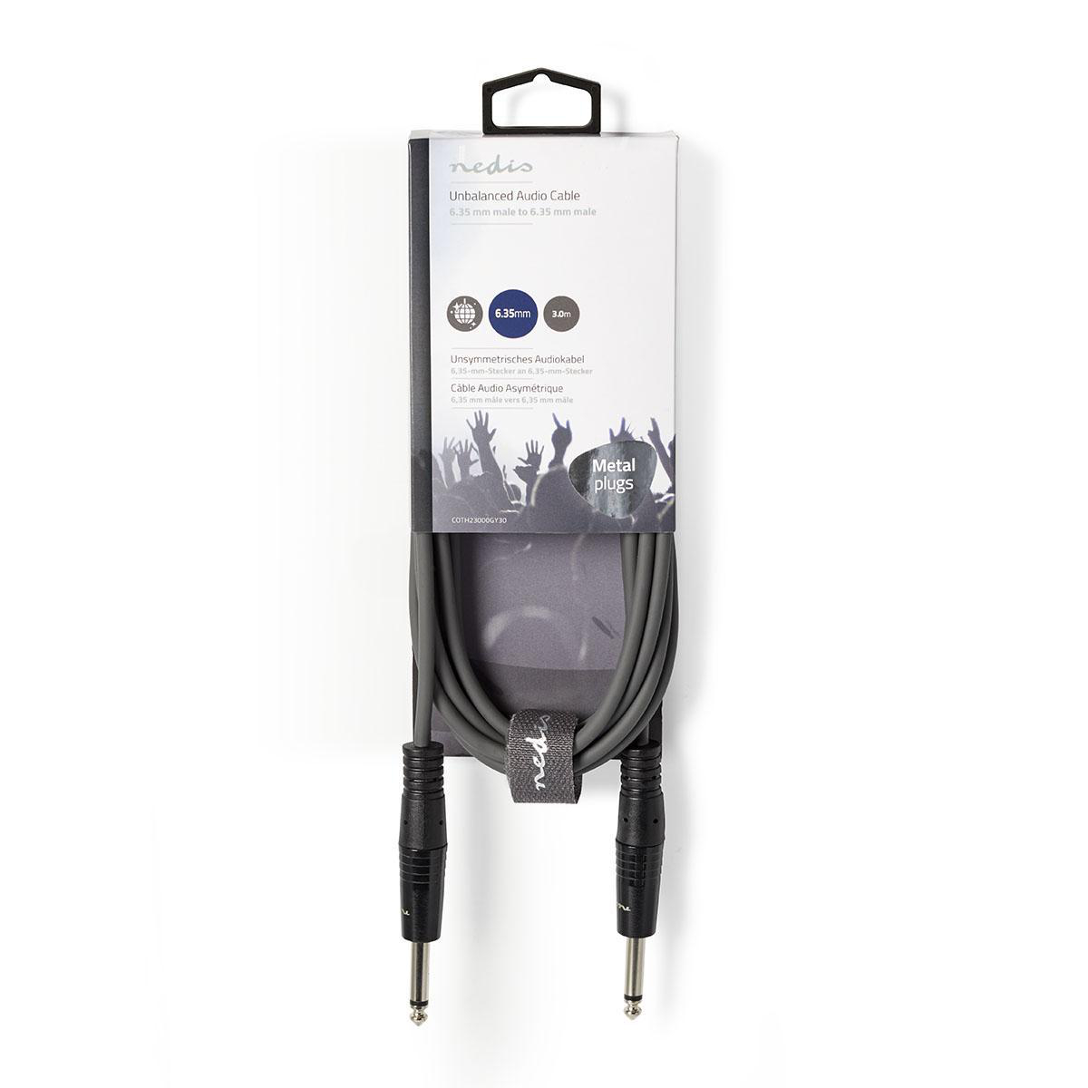 Audiokabel in een verpakking. De kabel is grijs met zwarte connectoren. Verpakking met tekst.