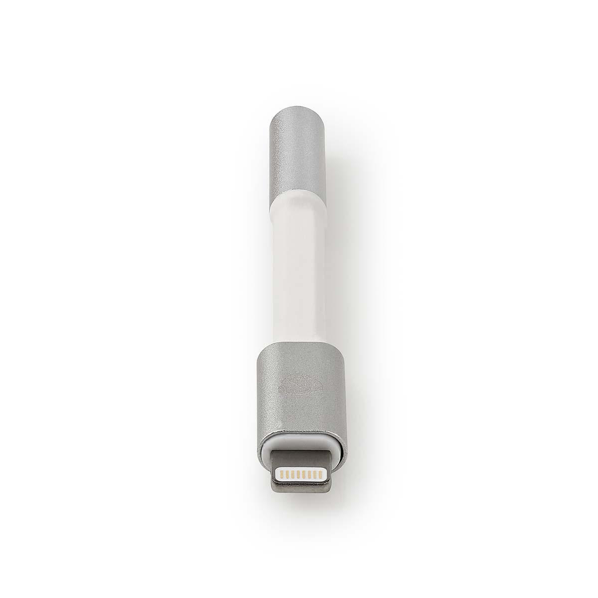 Silber-weißer Adapter mit Lightning-Anschluss und USB. Weißer Hintergrund.
