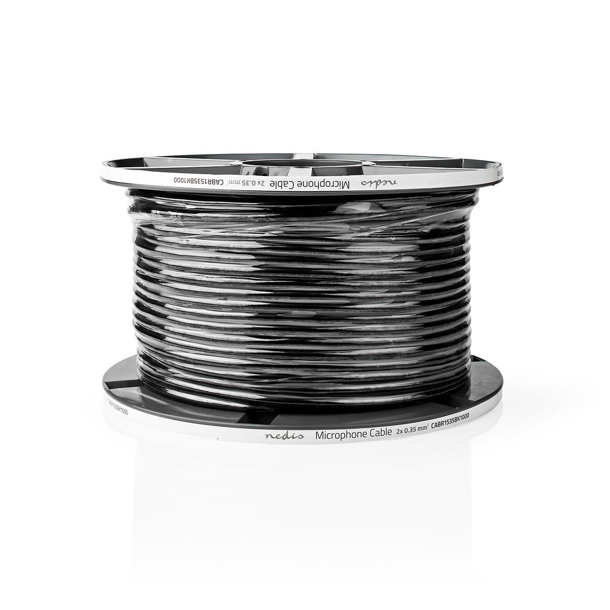 Spoel met zwarte microfoonkabel op een wit oppervlak.