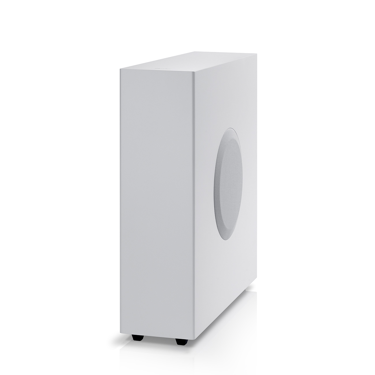 Un haut-parleur blanc avec une grille de haut-parleur grise sur le côté. Il est sur un fond blanc.