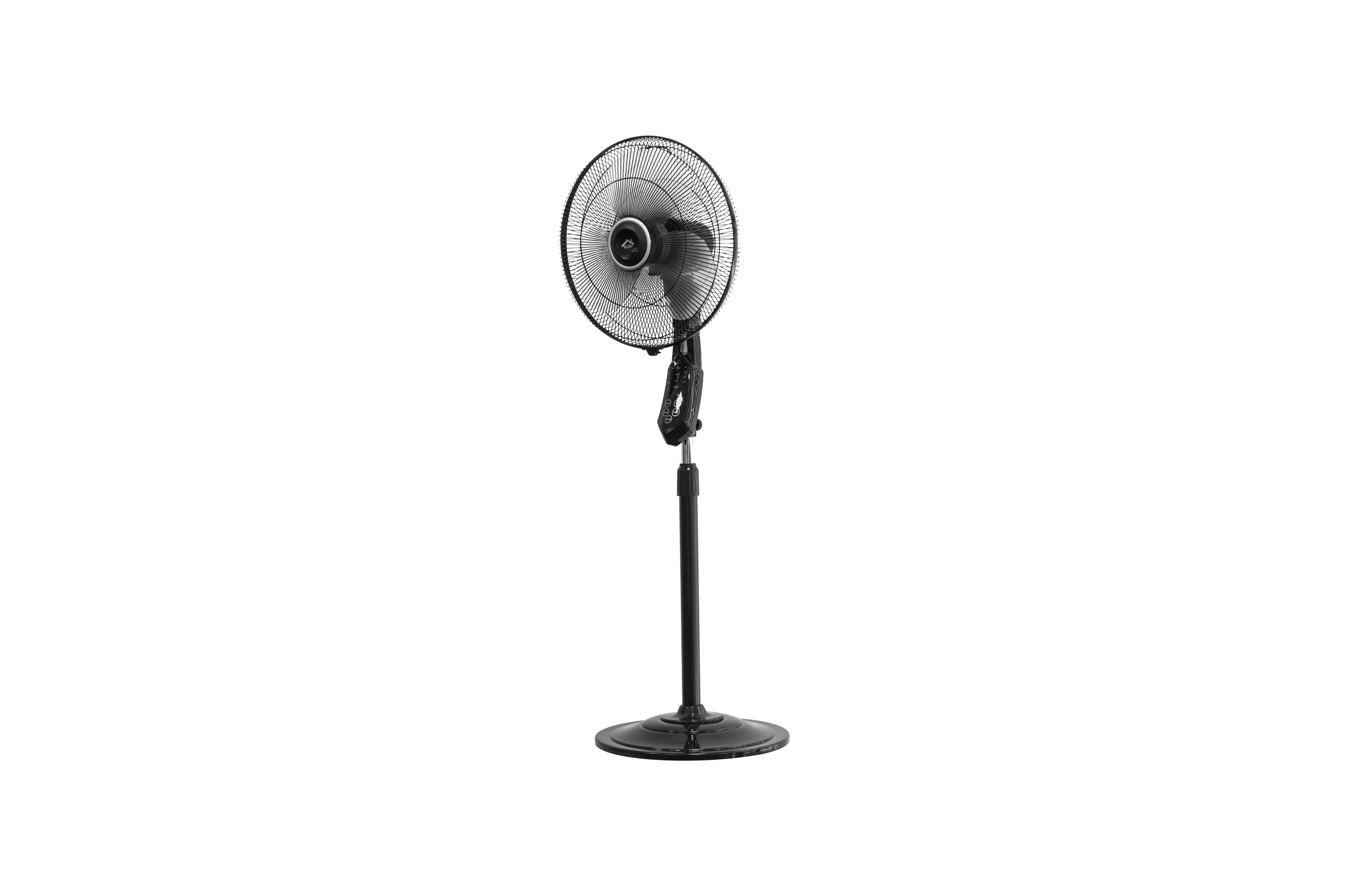 Schwarzer Standventilator. Weißer Hintergrund. Es hat einen schwarzen Sockel und der Lüfter ist auch schwarz.