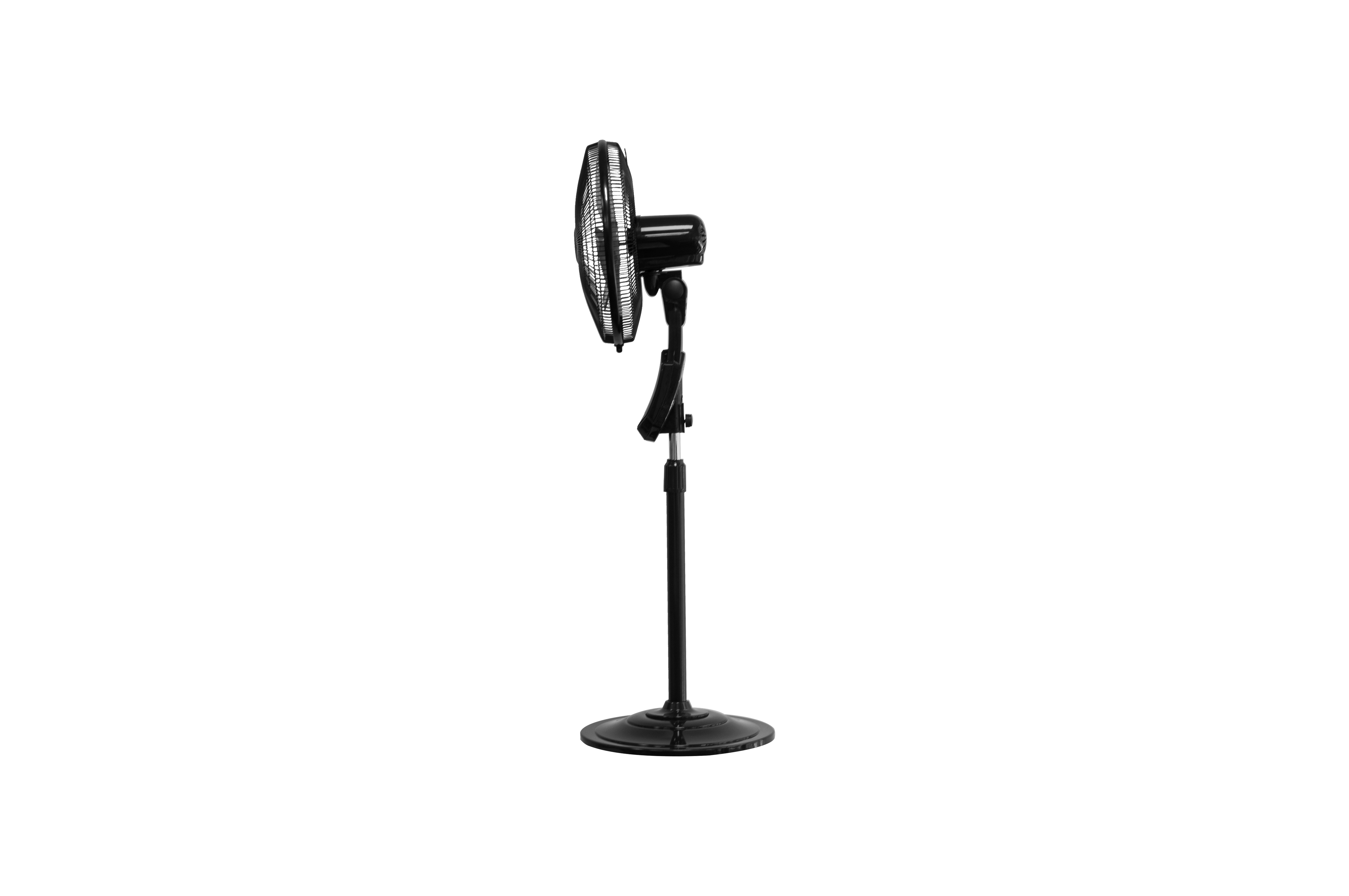Schwarzer Standventilator, Profilansicht, isoliert auf Weiß.