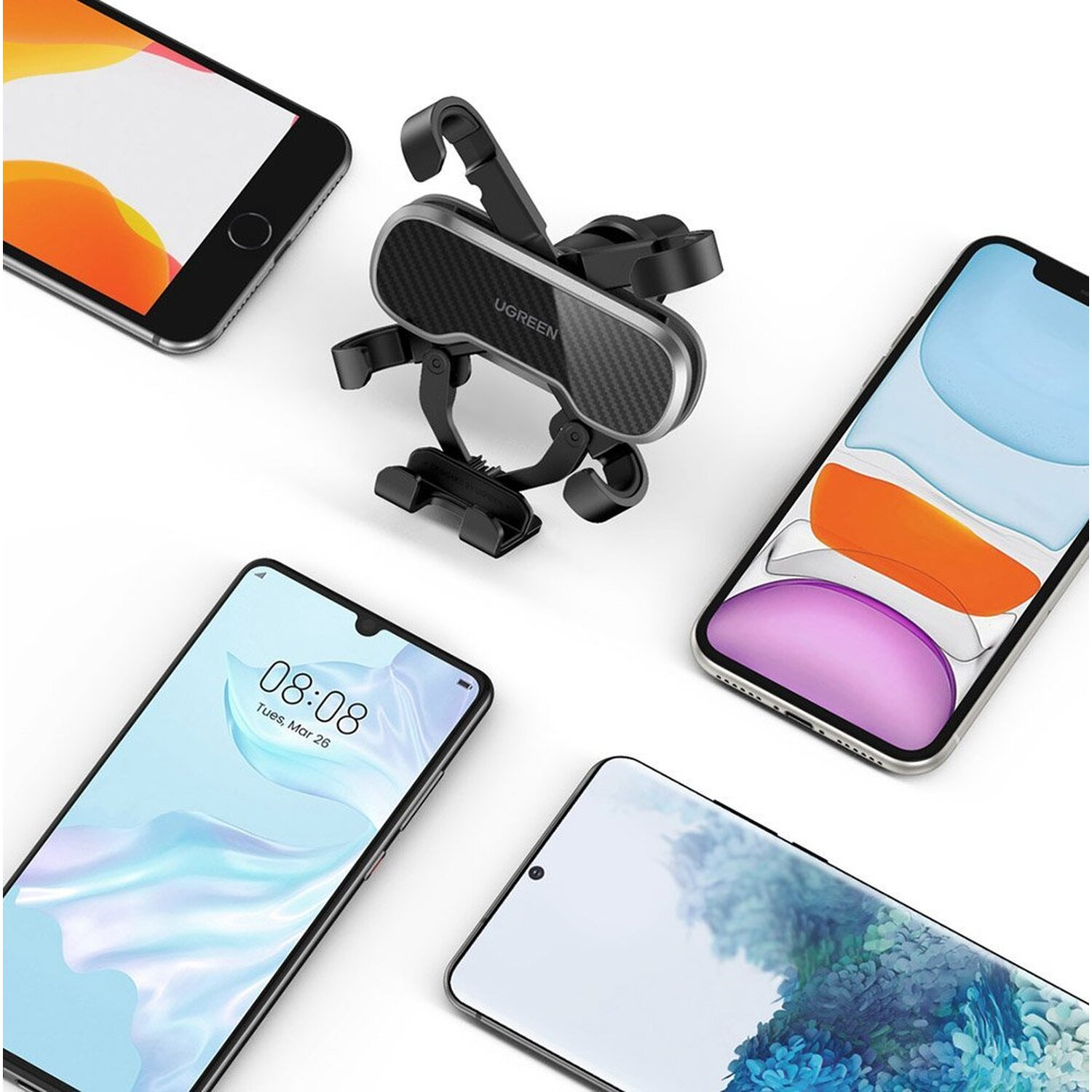 Uchwyt samochodowy na telefon i cztery smartfony.