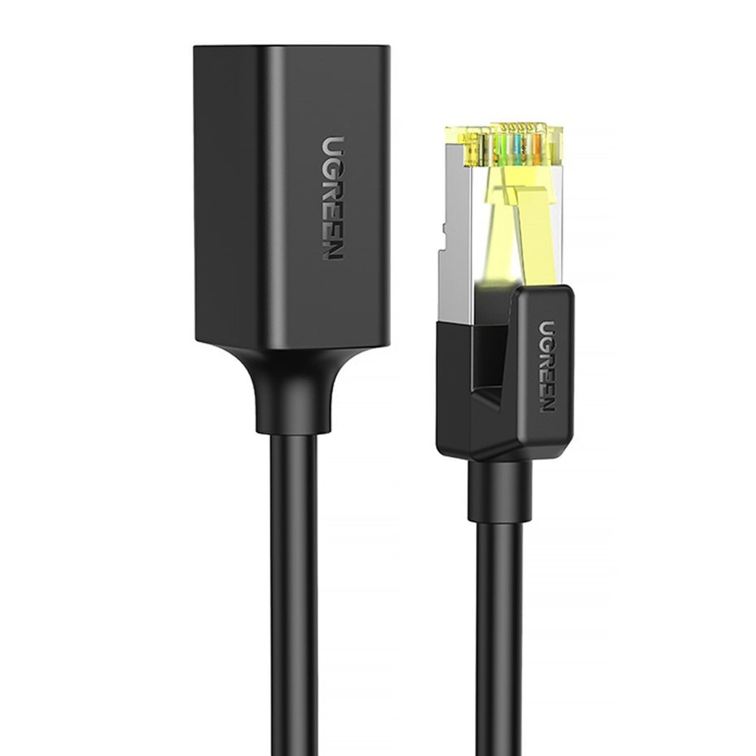 Schwarzes Netzwerkkabel mit UGREEN-Branding. RJ45-Stecker am Ende, gelbe Stecker sichtbar.