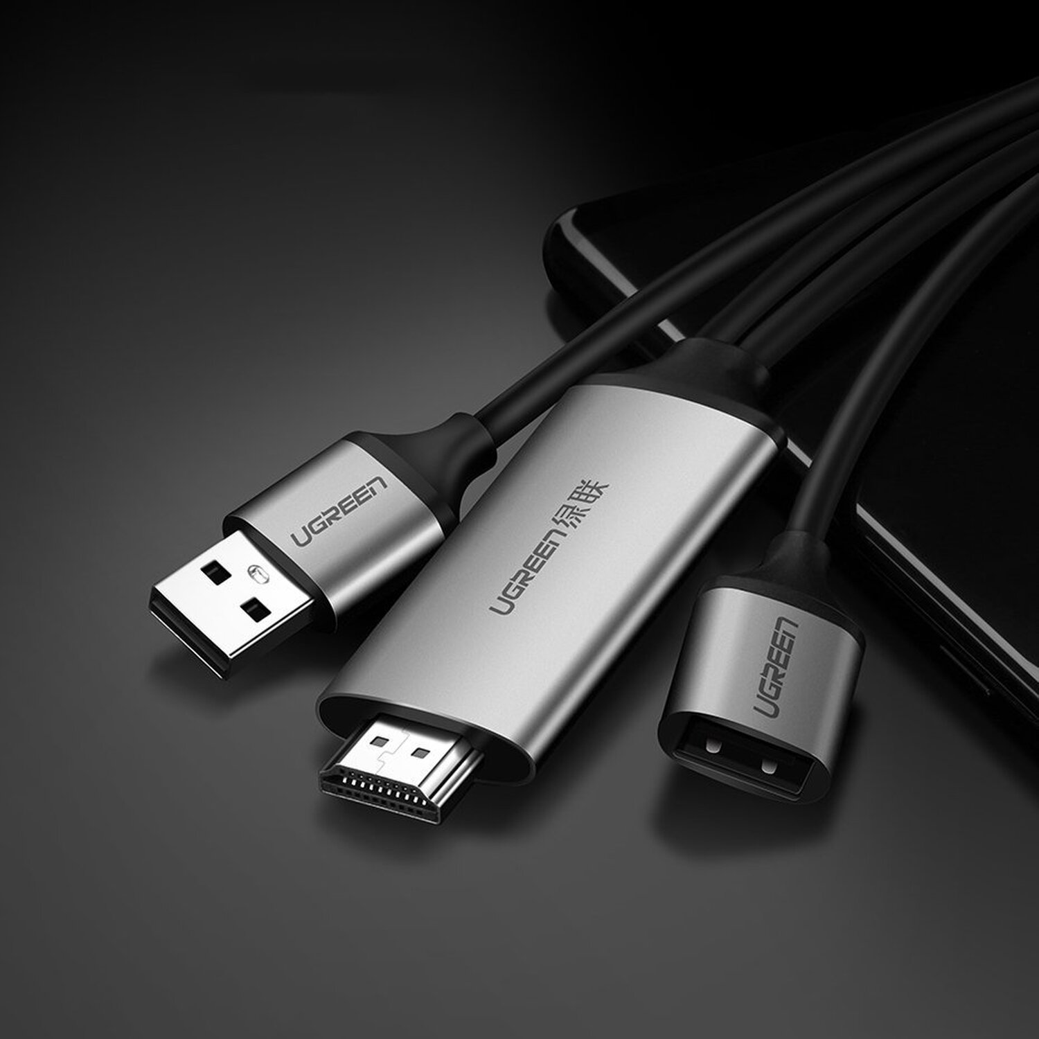 USB-, HDMI- und USB-C-Kabel für die Datenübertragung auf dunkler Oberfläche.