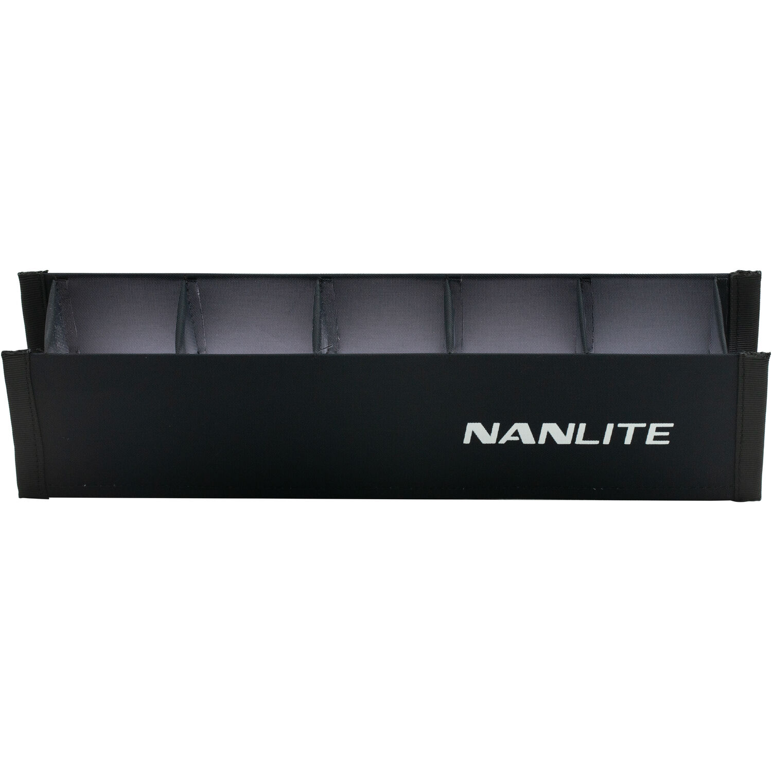 Eine schwarze Tasche mit dem Wort 'NANLITE' in Weiß auf der Vorderseite.