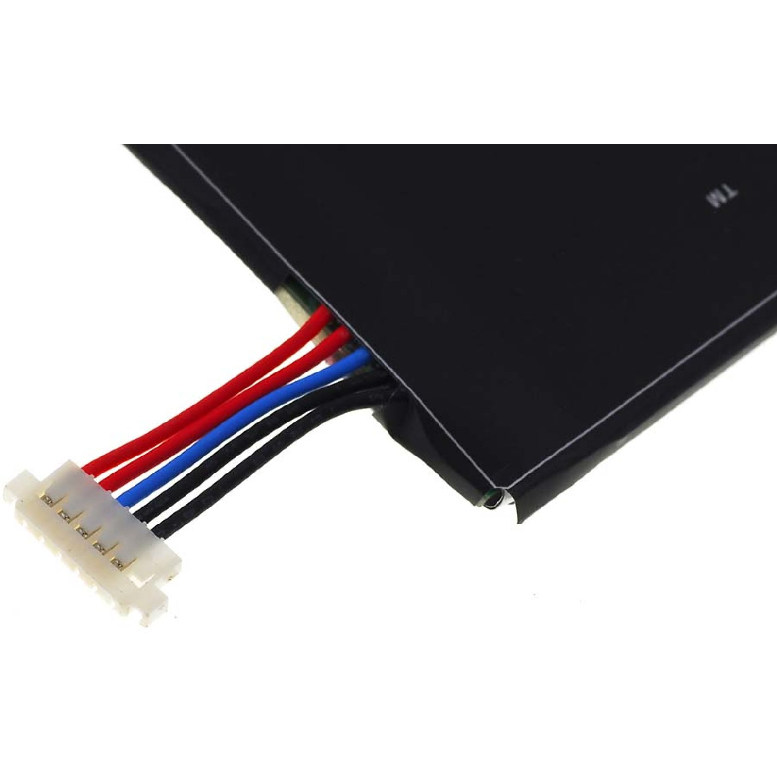 Dispositivo negro con cables de colores y un conector. Cables incluyen rojo, azul y negro.