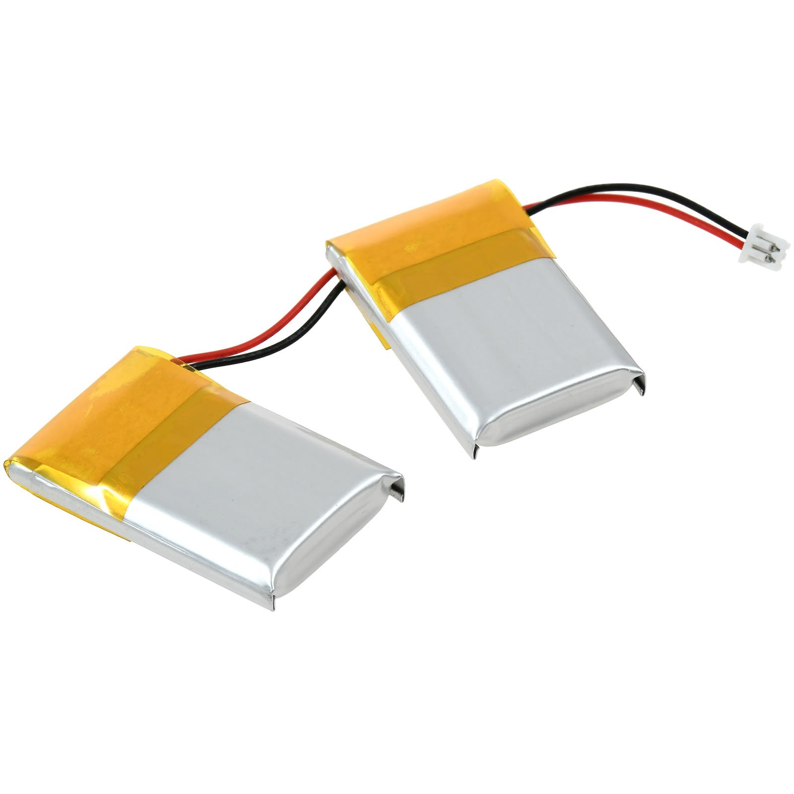 Zwei kleine Batterien mit Drähten und gelbem Klebeband. Weißer Hintergrund.