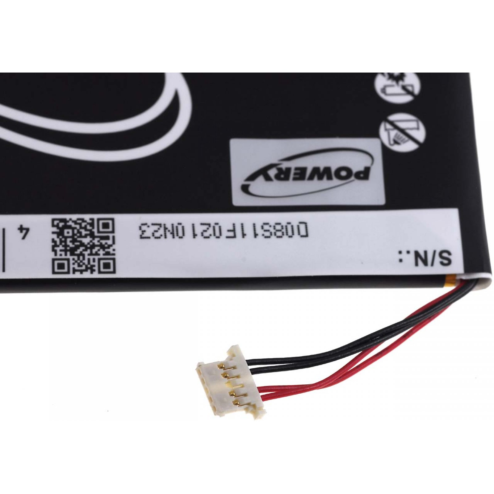 Batería blanca y negra con etiqueta, cables conectores y código QR sobre superficie blanca.