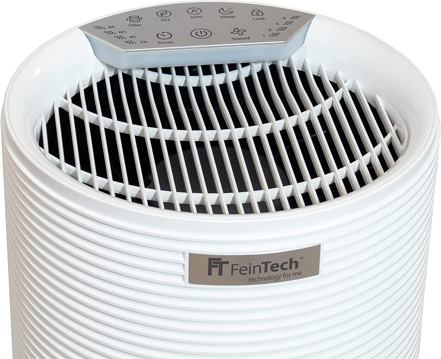 Ein weißer Luftreiniger mit einem oberen Bedienfeld und einem Grill. Der Markenname 'FeinTech' ist sichtbar.