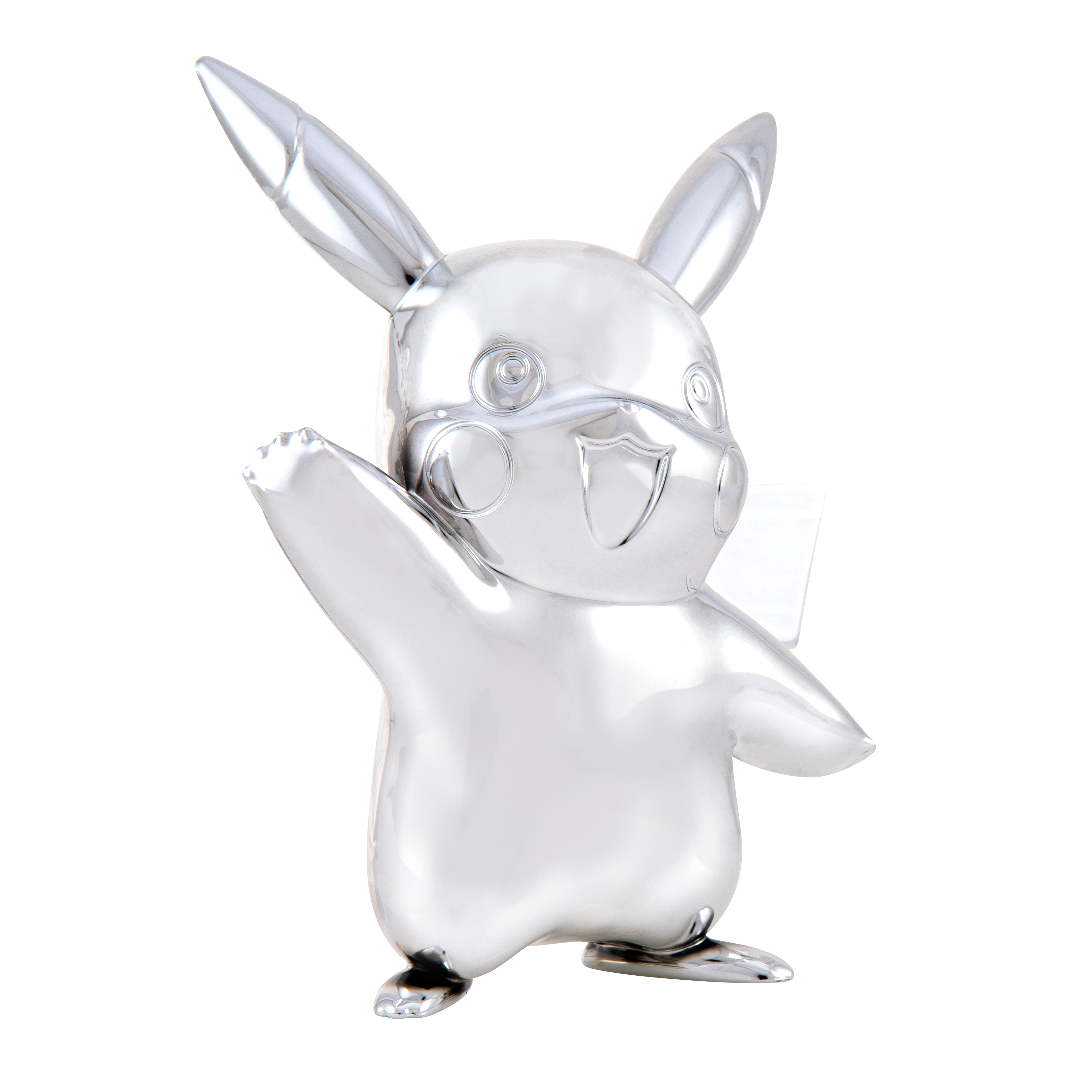 Silberne Pikachu-Figur mit Maske, winkend, auf weißem Hintergrund.