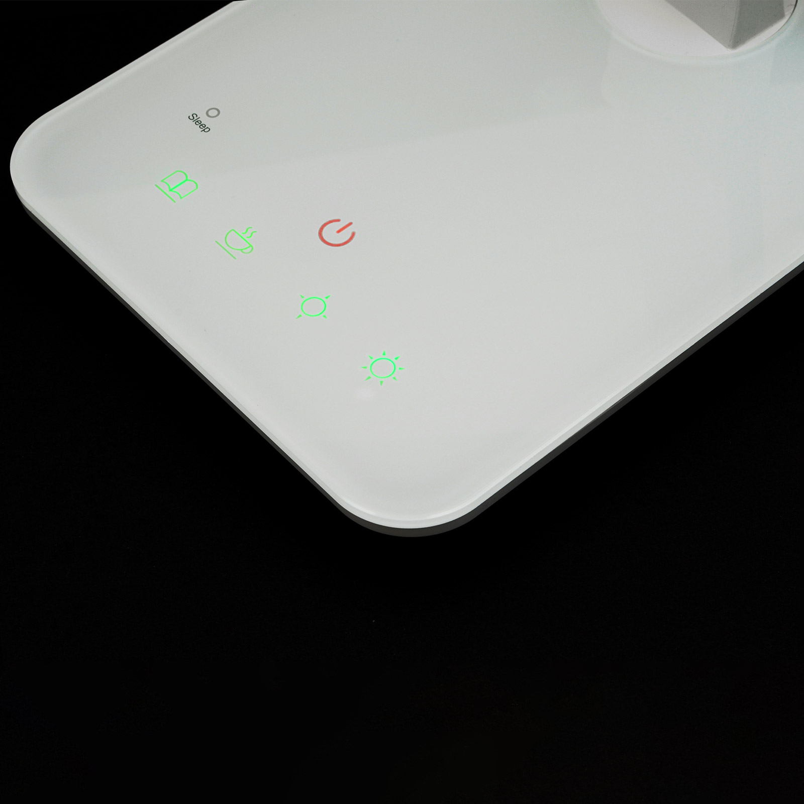 Una base per lampada bianca con pulsanti di controllo, incluso un pulsante di sospensione, su una superficie nera.