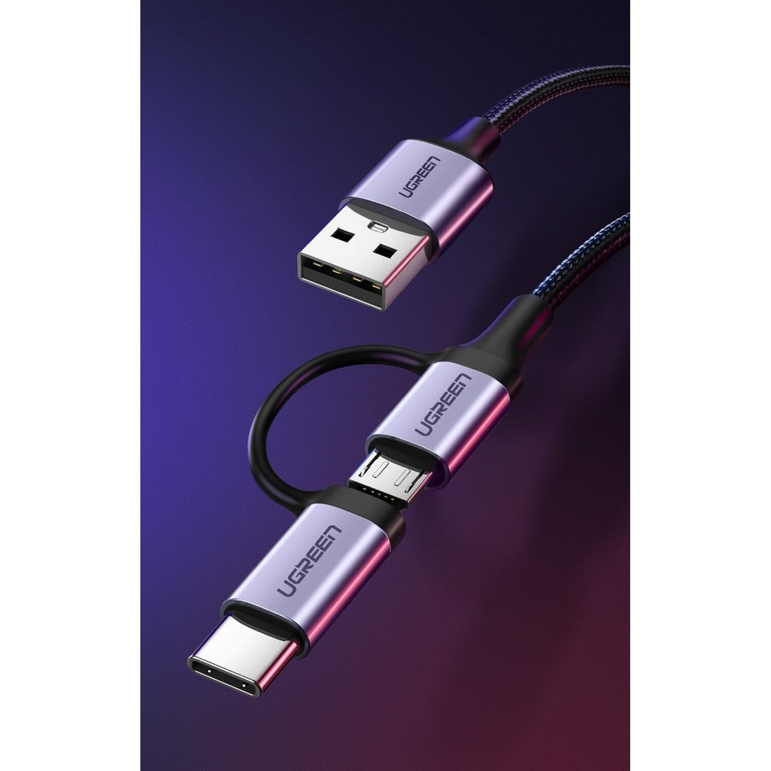 Zbliżenie na trzy różne kable USB. Marka UGREEN jest widoczna na metalowych częściach.