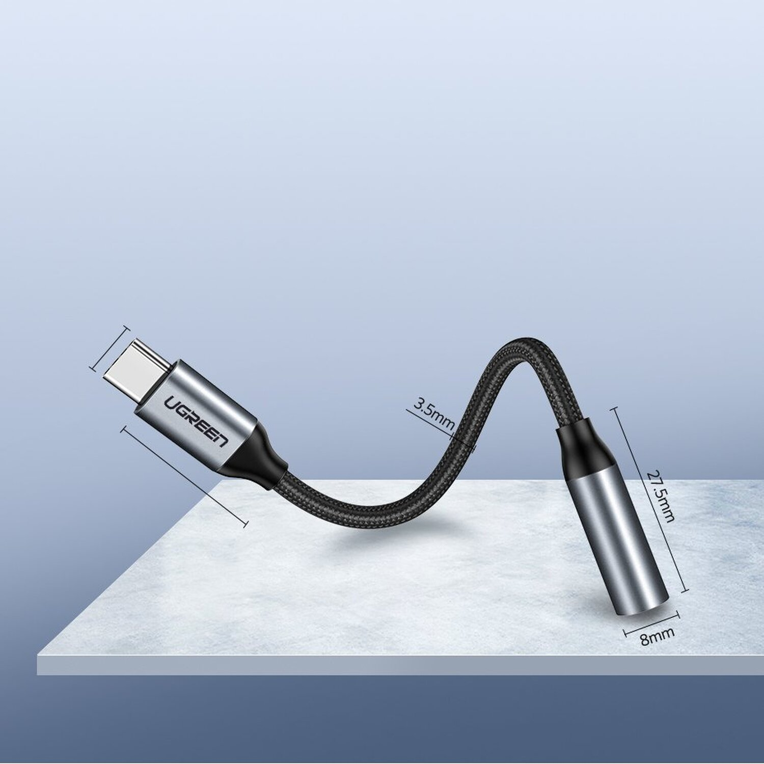 Adapter USB-C do audio 3,5 mm z wymiarami na powierzchni.