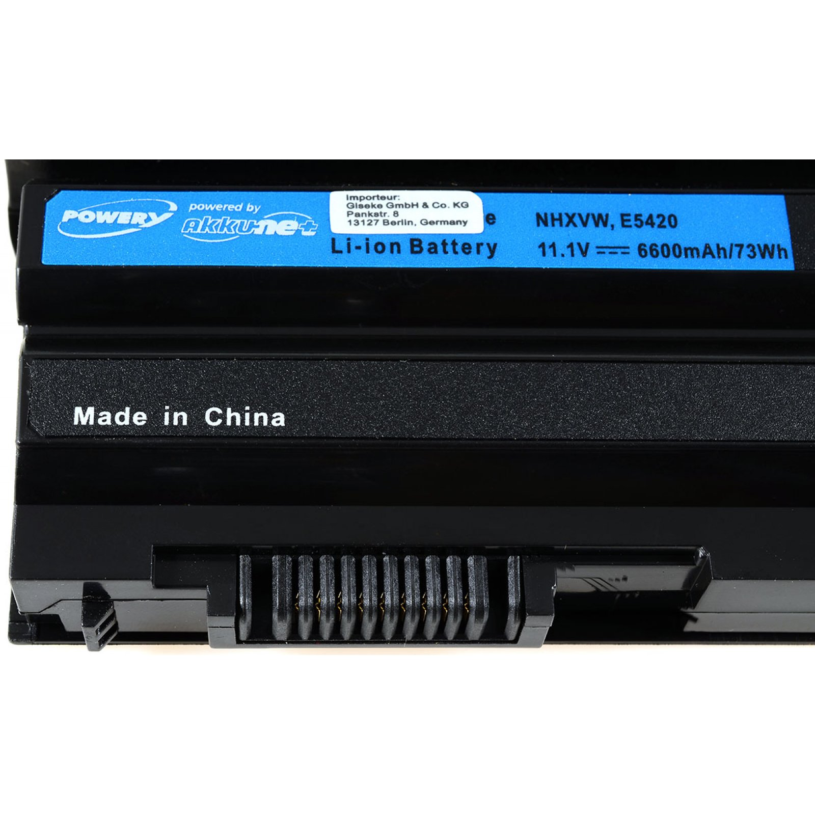 Una batería negra de portátil con texto que dice 'Li-ion Battery' y 'Made in China'. Es un rectángulo.