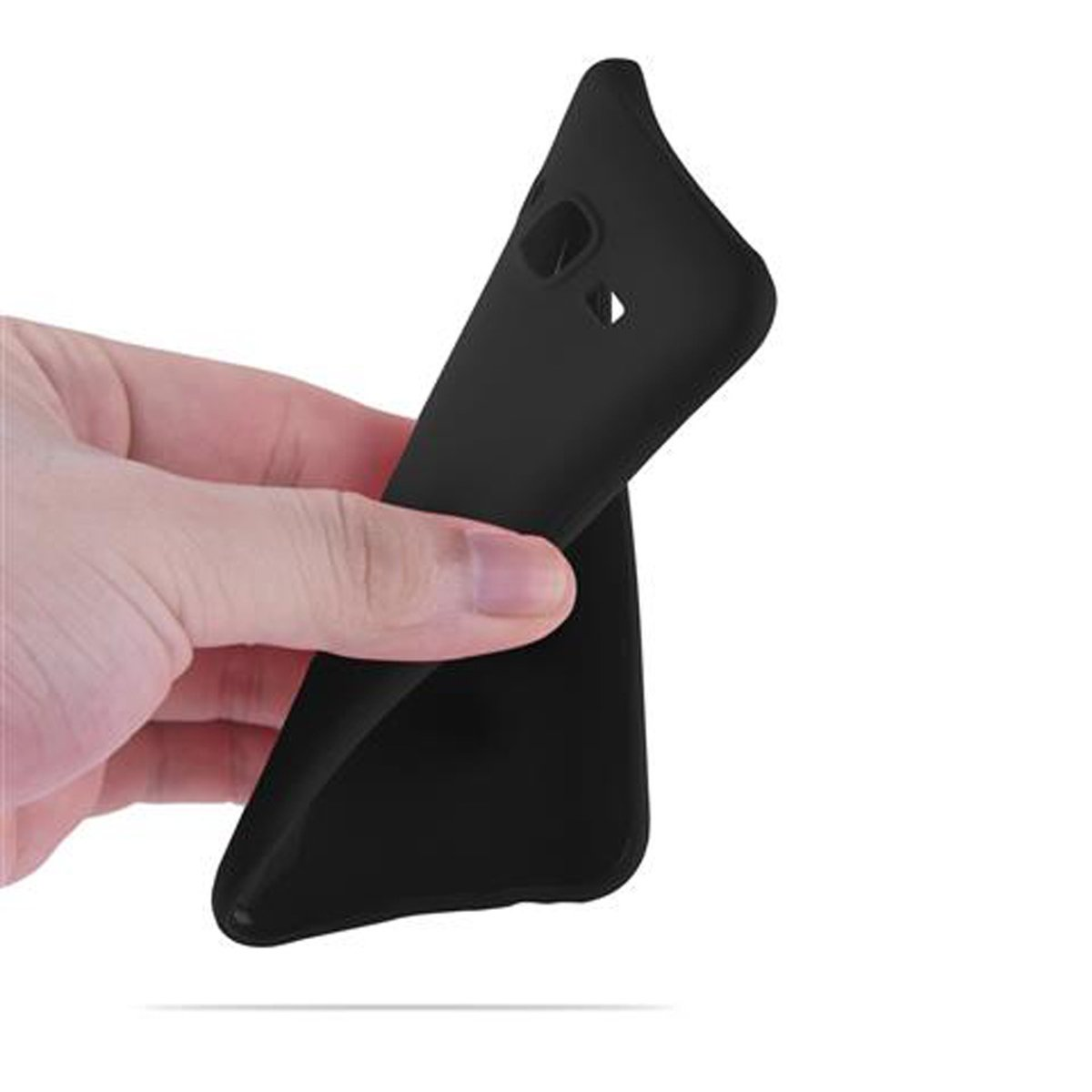 Una mano sosteniendo una funda negra para teléfono, mostrando su forma y curvas, sobre un fondo blanco.