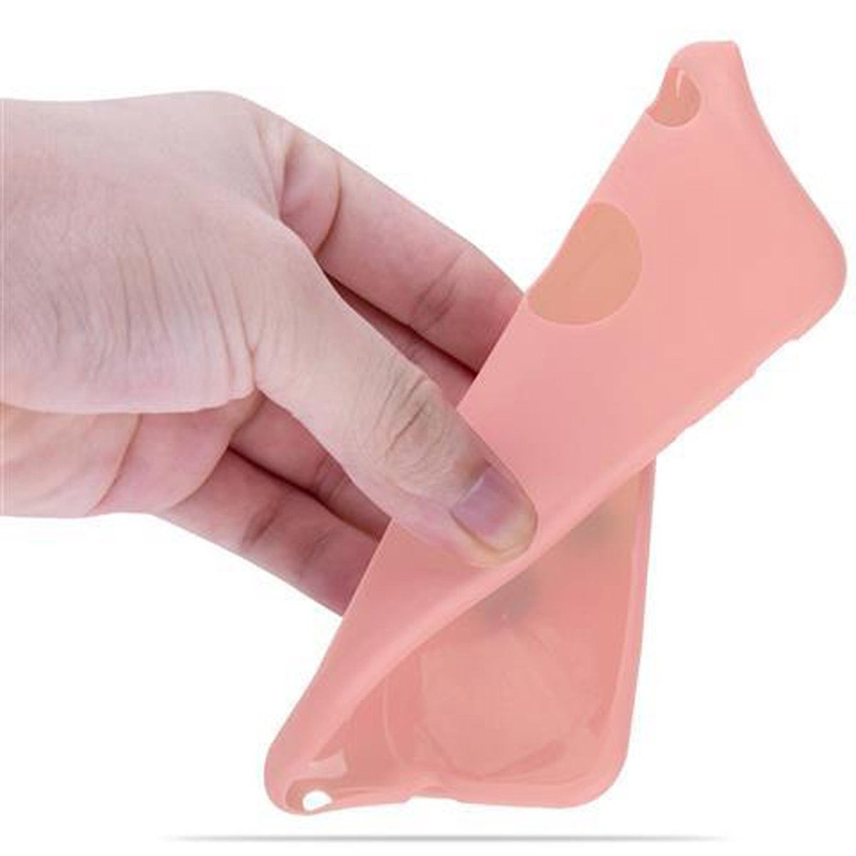 Una mano che tiene una custodia rosa per telefono.