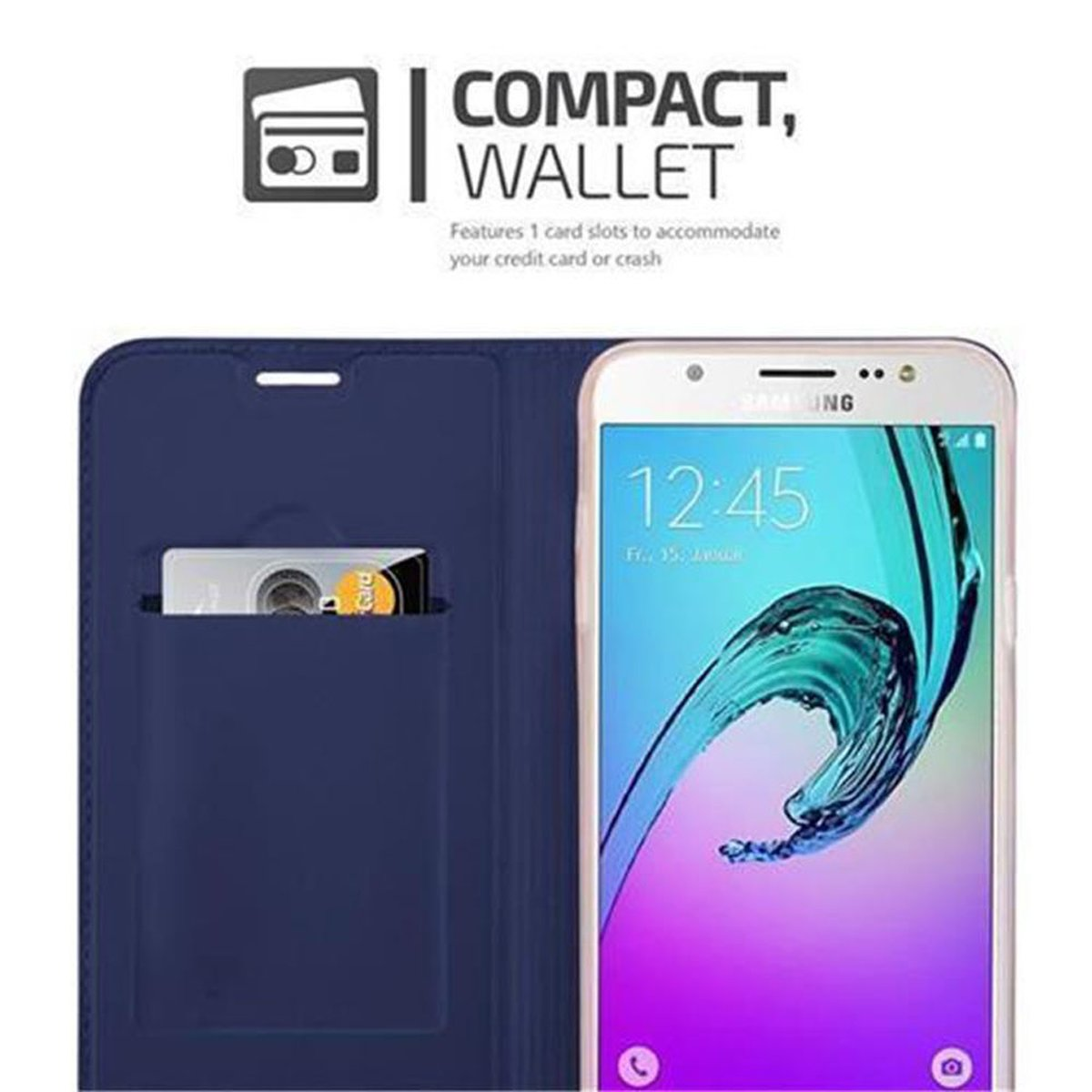 Telefono bianco e oro all'interno di una custodia a portafoglio blu navy con carta di credito in una fessura.