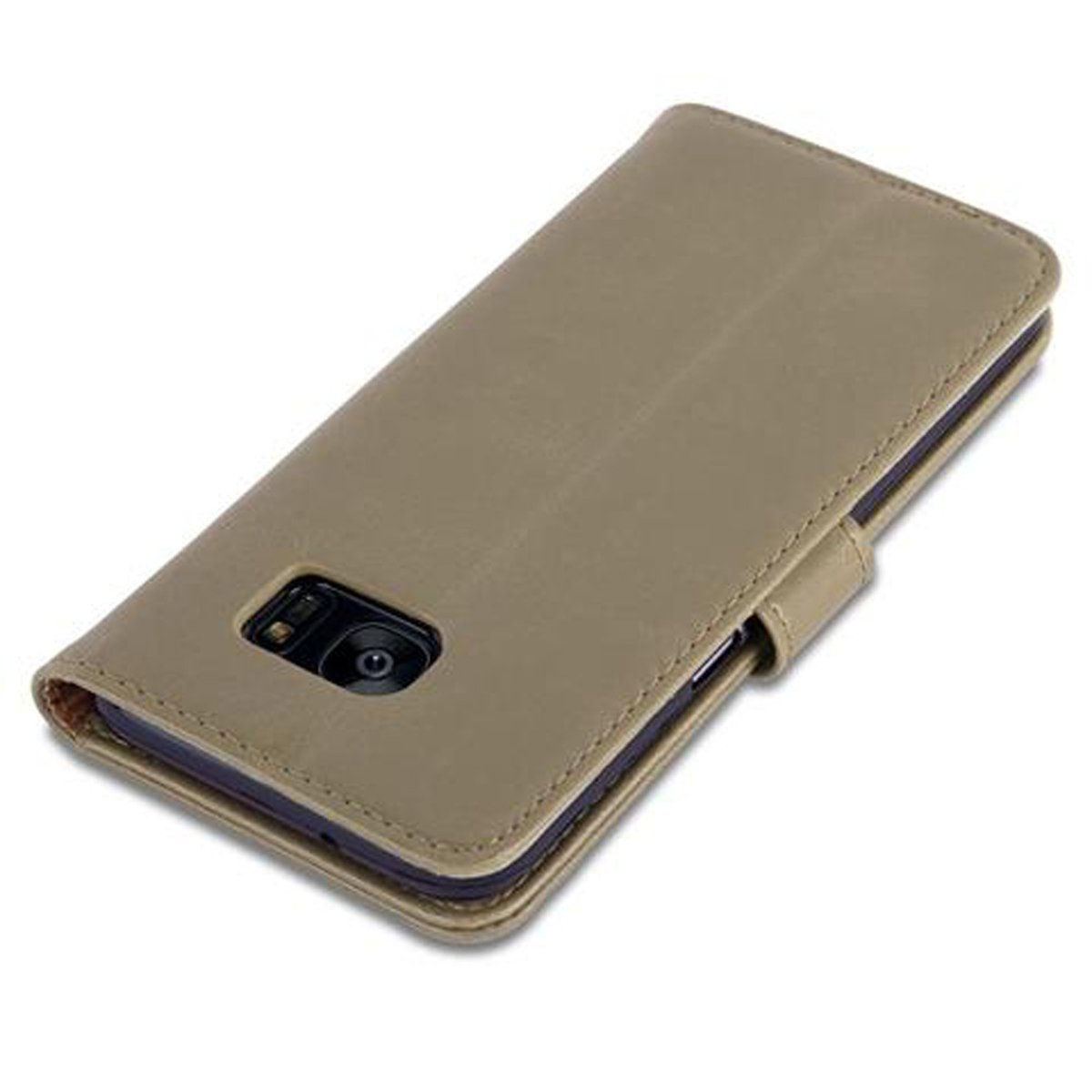 Hellbraune Handyhülle. Die Handyhülle ist geschlossen, mit einem Telefon darin. Die Hülle besteht aus Leder.