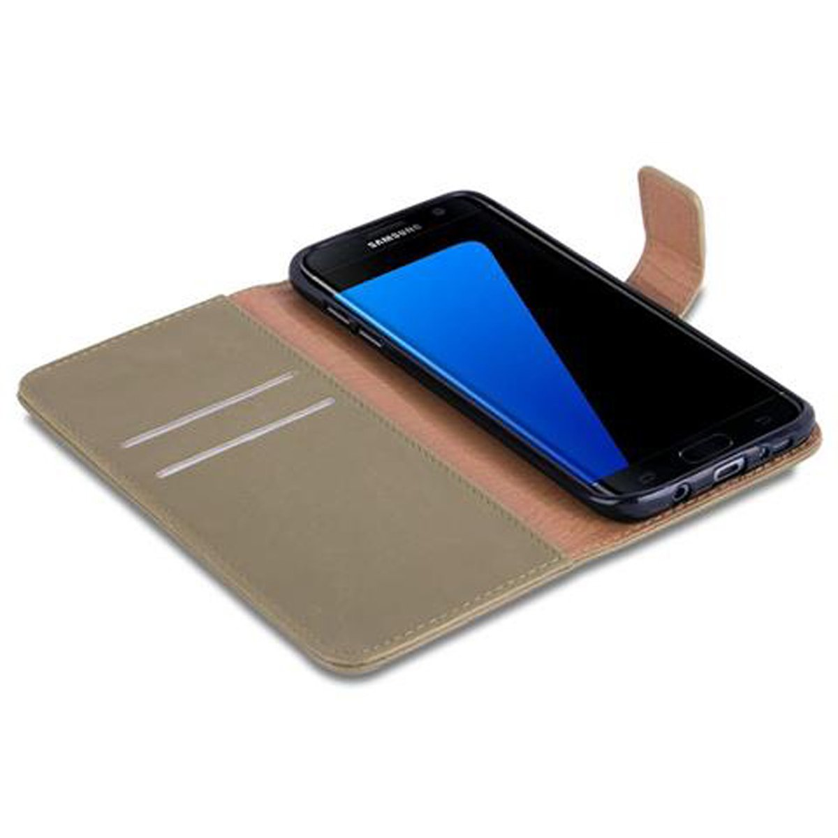 Eine offene Handyhülle mit einem schwarzen Telefon darin, auf weißem Untergrund.