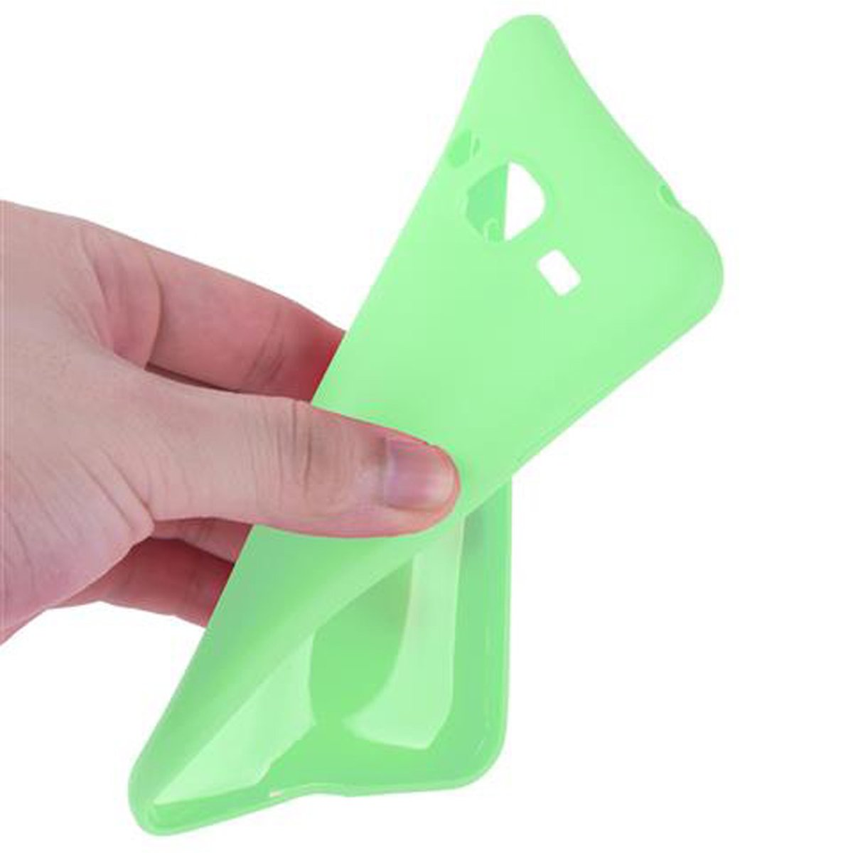 Una mano che tiene una custodia per telefono verde brillante.