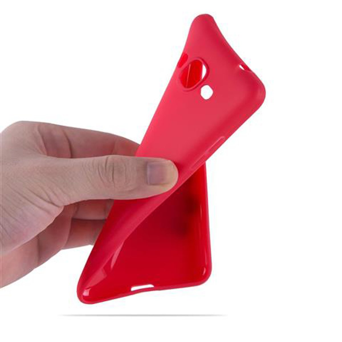 Mano che tiene una custodia rossa. La custodia ha fori per pulsanti e fotocamera.