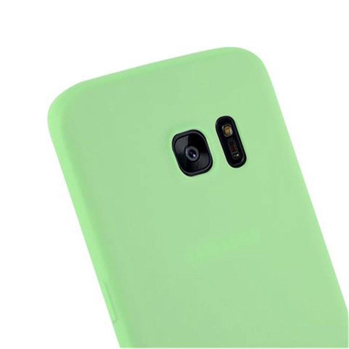 Primer plano de la parte trasera de un teléfono verde claro. La cámara y el flash son visibles. El teléfono está ligeramente inclinado.