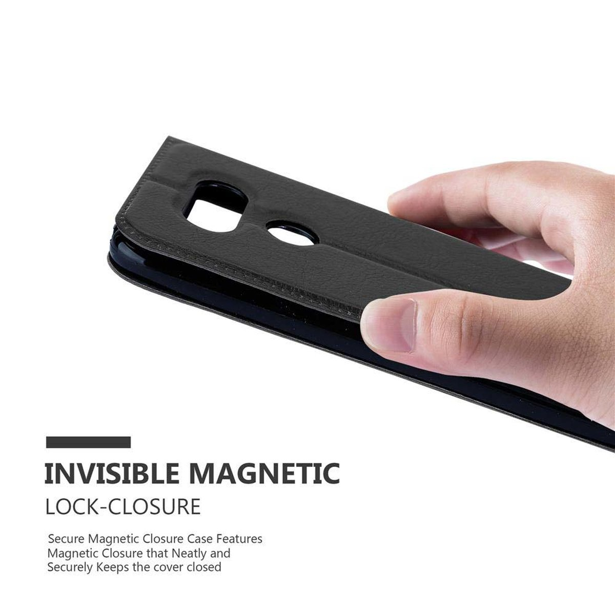 Mano che tiene una custodia nera per telefono. La custodia ha una chiusura magnetica invisibile.