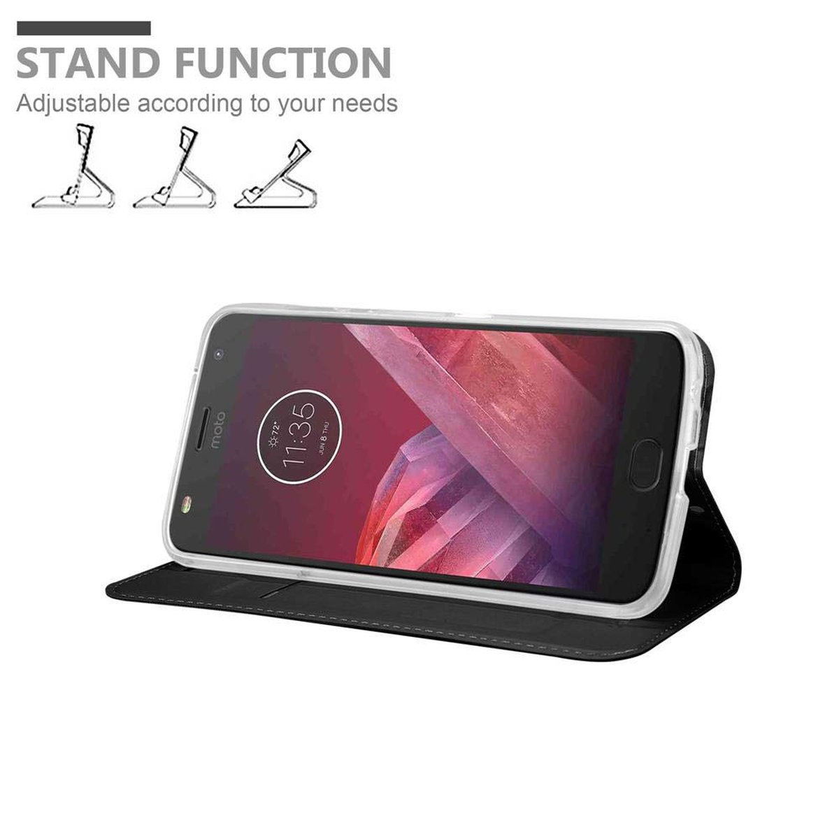 Teléfono en funda con función de soporte. El teléfono está sobre una superficie negra. Fondo blanco.