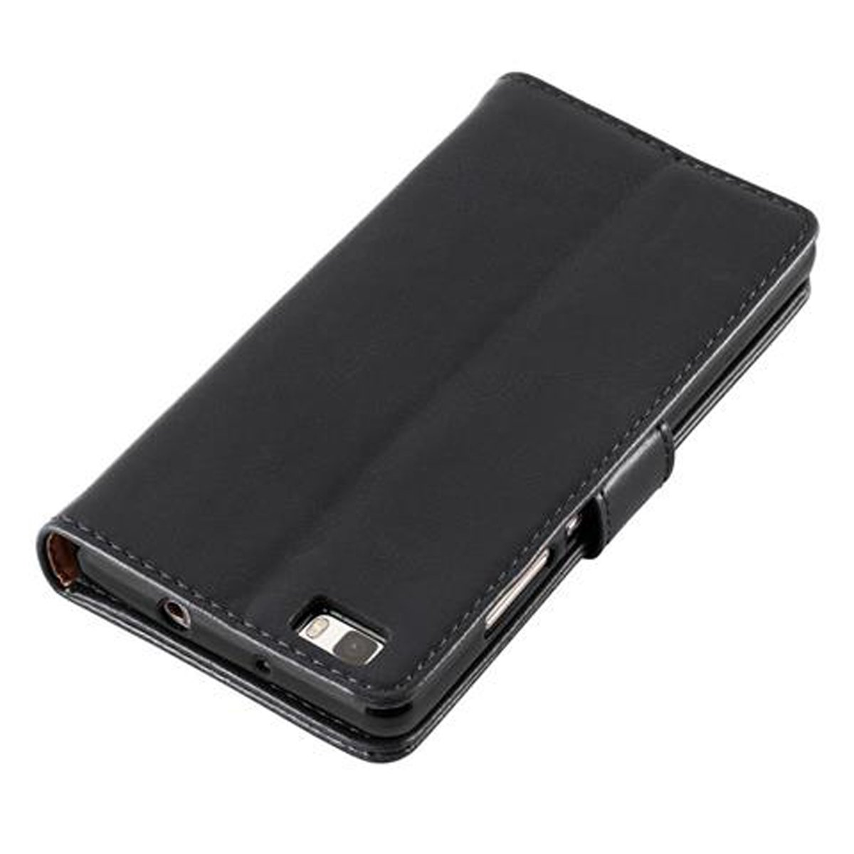 Una funda de teléfono de cuero negro está cerrada. Tiene un cierre magnético y un borde cosido.