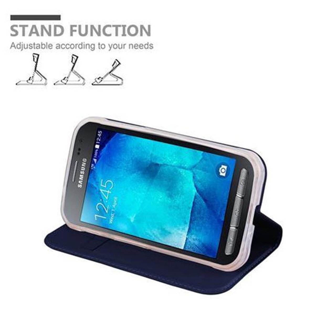 Un telefono in una custodia. È aperto e il telefono è inclinato verso l'alto, mostrando lo schermo. La custodia è blu navy.