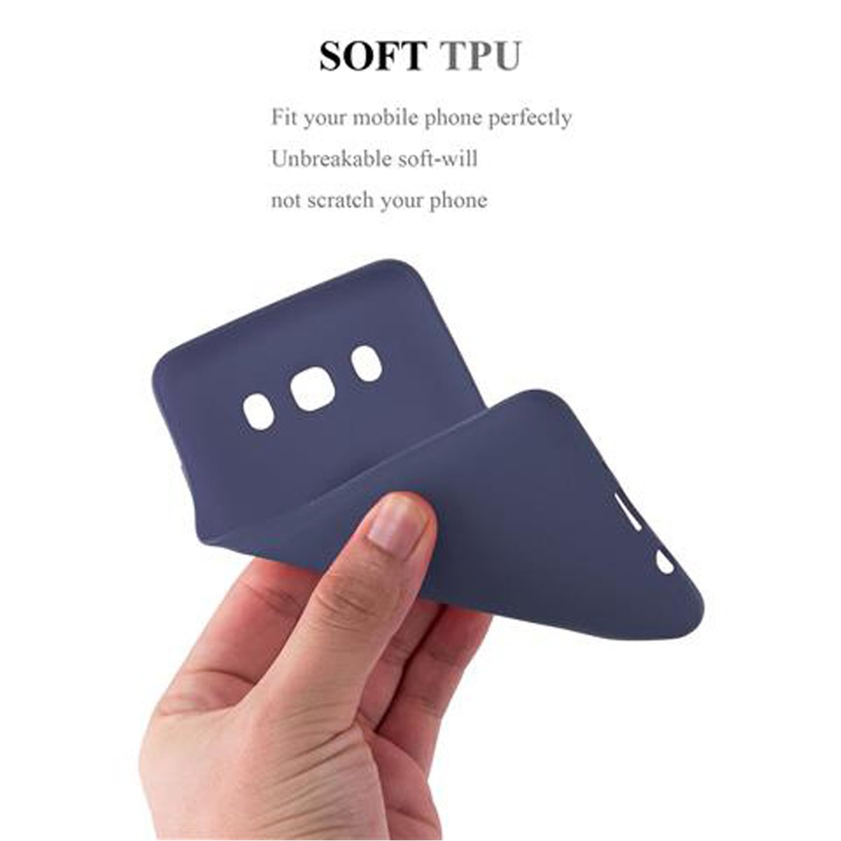 Mano sosteniendo una funda azul para teléfono, que se dobla para mostrar la flexibilidad.