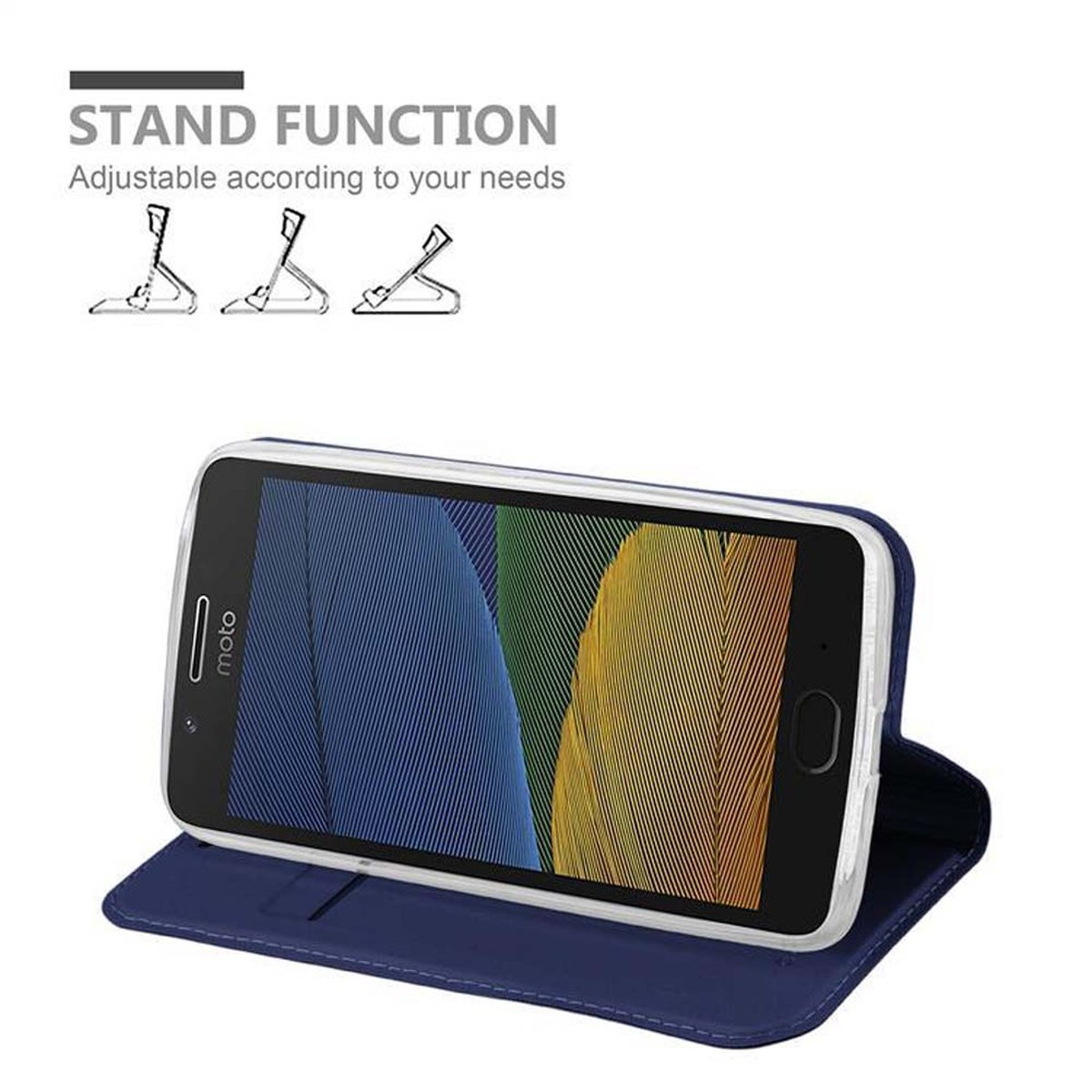 Una custodia blu per telefono che può fungere da supporto. Il telefono è bianco. Sfondo bianco.