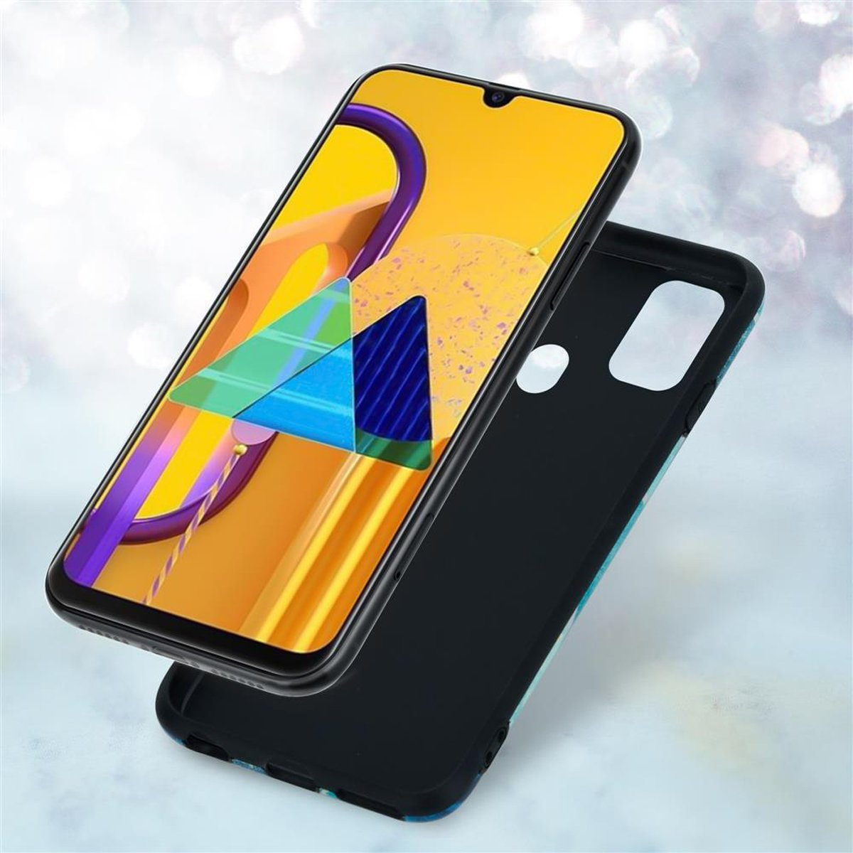 Un telefono è mostrato con una custodia. Il telefono è nero con uno schermo colorato. La custodia è nera con un interno blu.