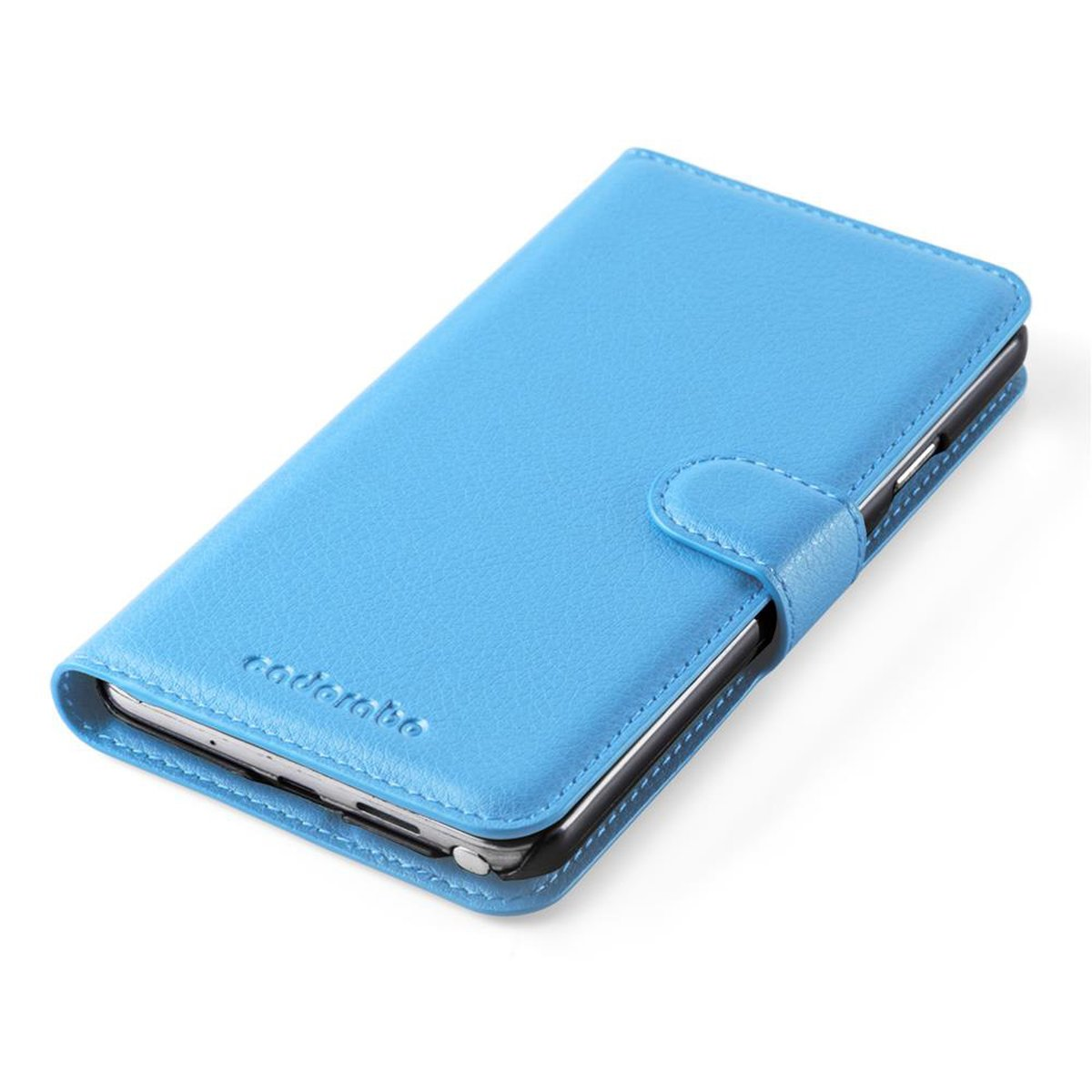Blaue Handyhülle auf einem Telefon. Die Hülle ist geschlossen. Das Telefon befindet sich in der Hülle.