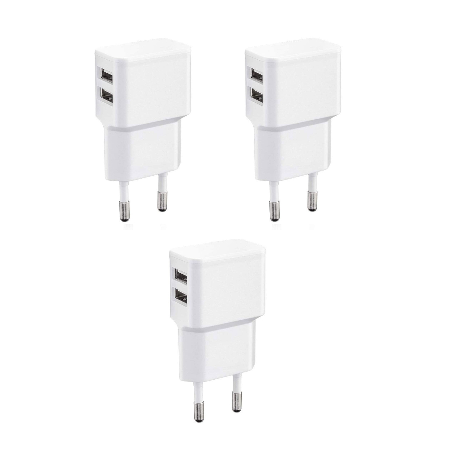 Drei weiße USB-Ladegeräte. Jedes hat zwei Anschlüsse und Metallstifte für eine Steckdose.