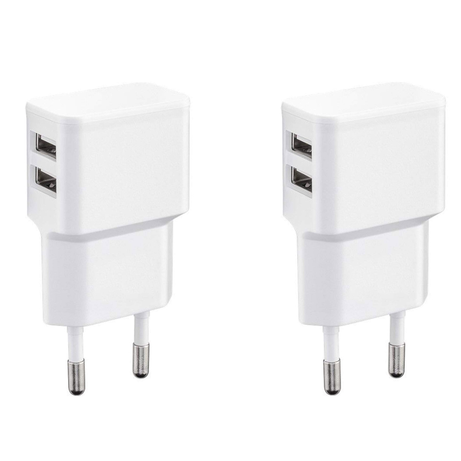Zwei weiße Ladegeräte, jedes mit zwei USB-Anschlüssen.