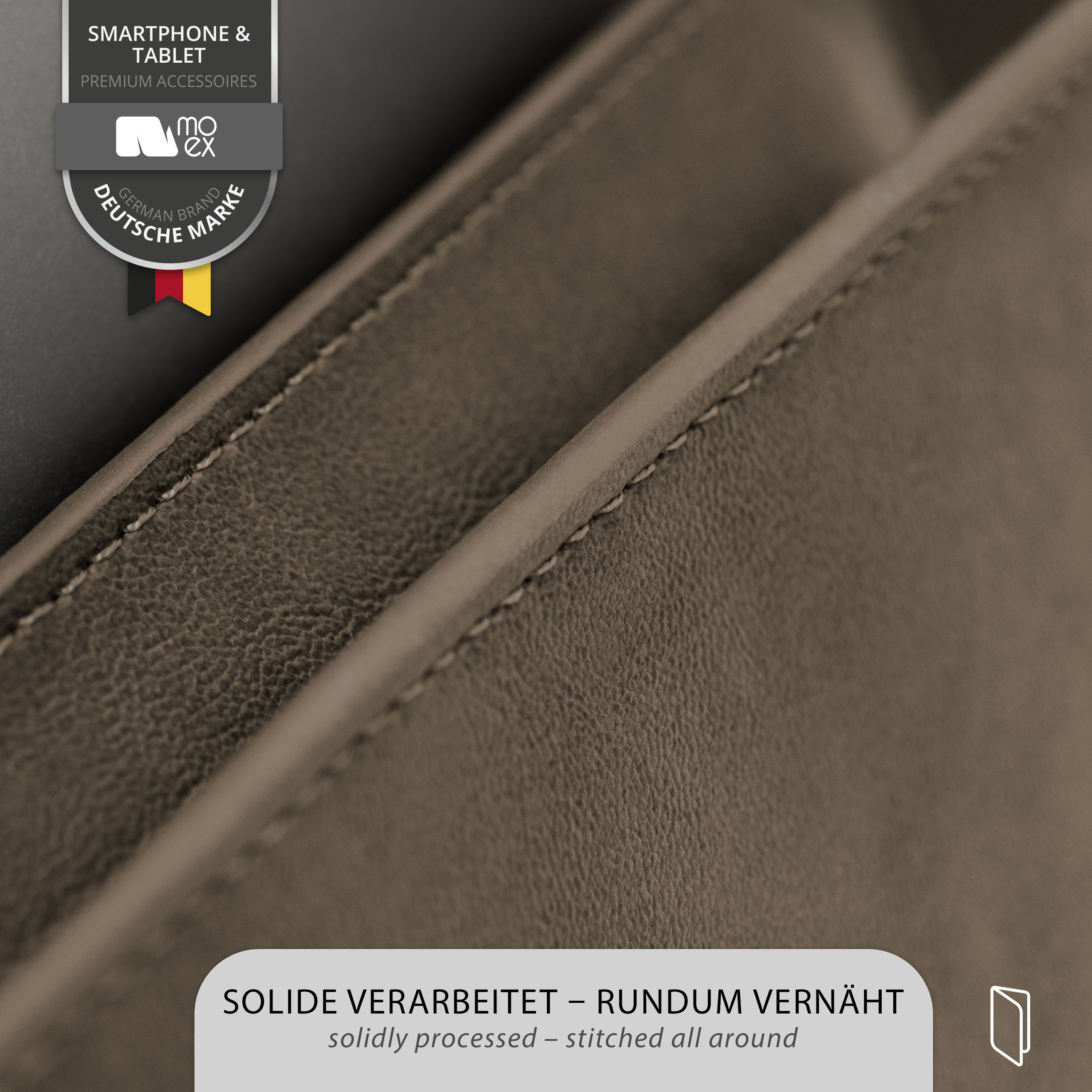 Nahaufnahme einer braunen Lederhülle mit einer genähten Naht. Der Hintergrund ist unscharf.