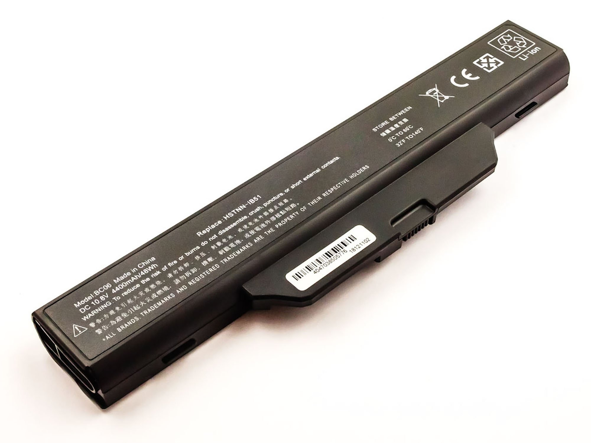 Schwarzer Laptop-Akku mit Etiketten, weißer Hintergrund. Text: Replace HS7TN-J85. Modell BC06.