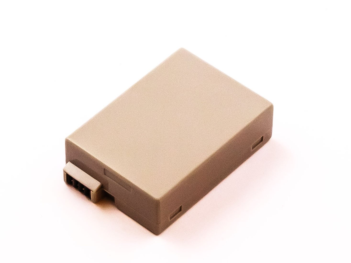 Beige rechteckige Batterie mit Stecker an der Seite, vor weißem Hintergrund.