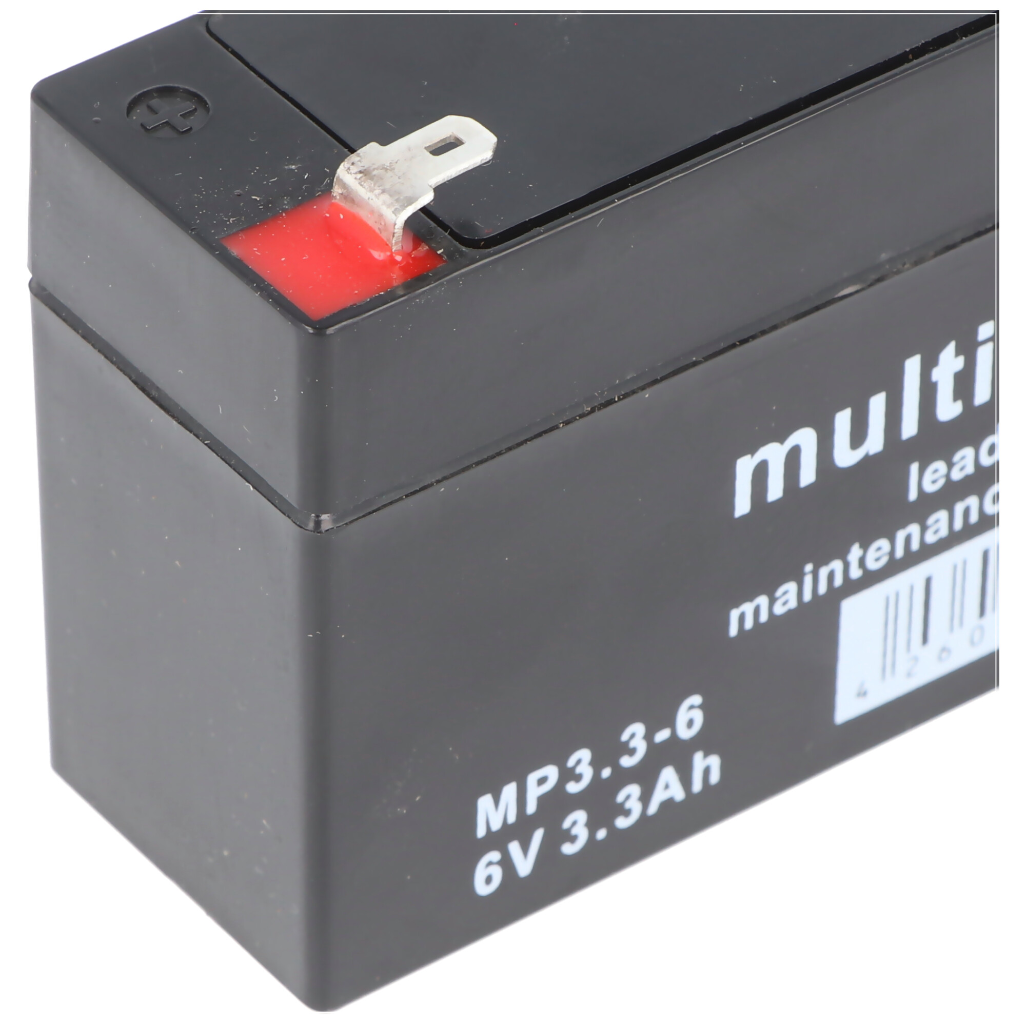 Schwarze Batterie, roter Deckel, Metallanschluss. Text: MP3.3-6 6V 3.3Ah.