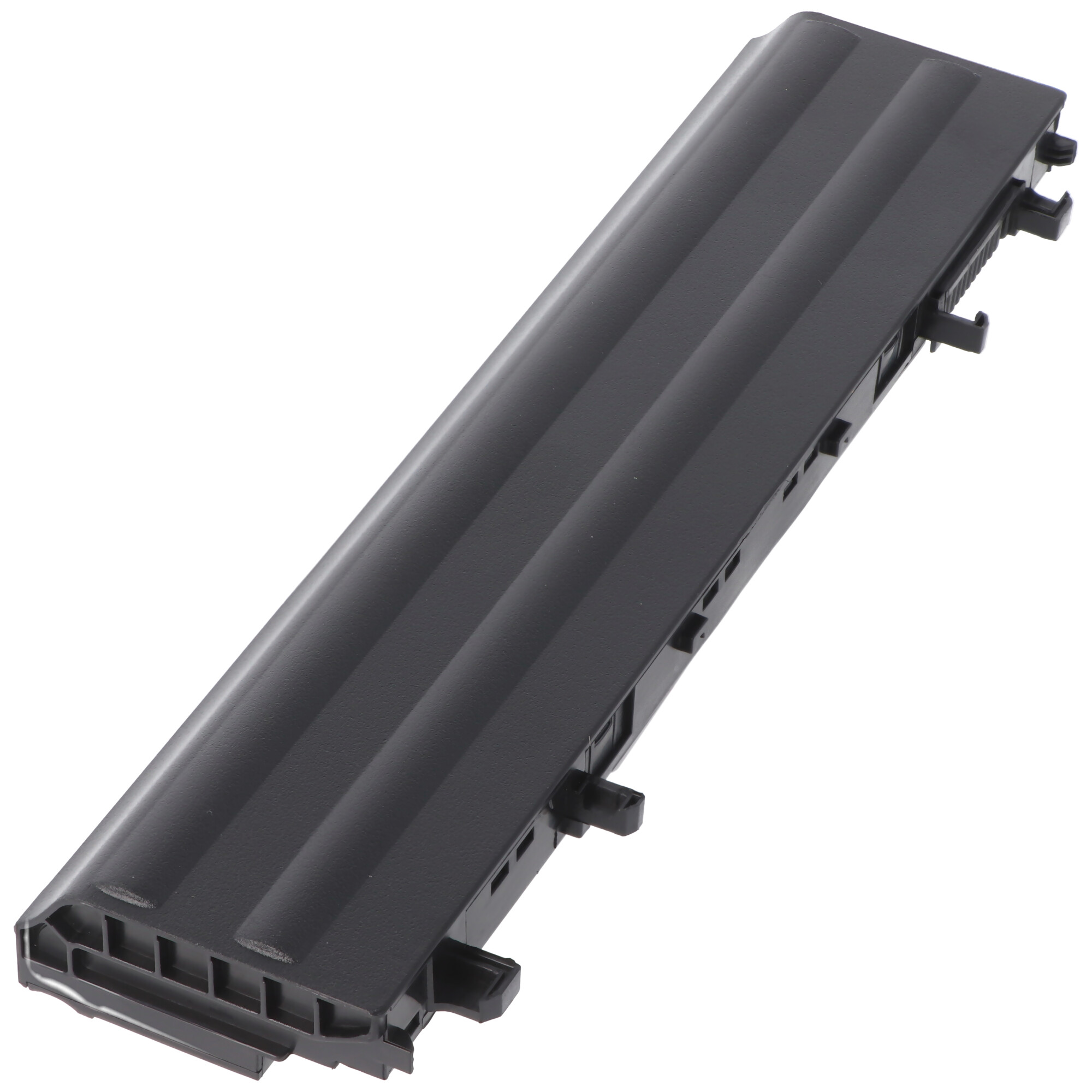 Schwarze rechteckige Batteriekomponente mit Rippen und Anschlüssen, Winkelansicht.