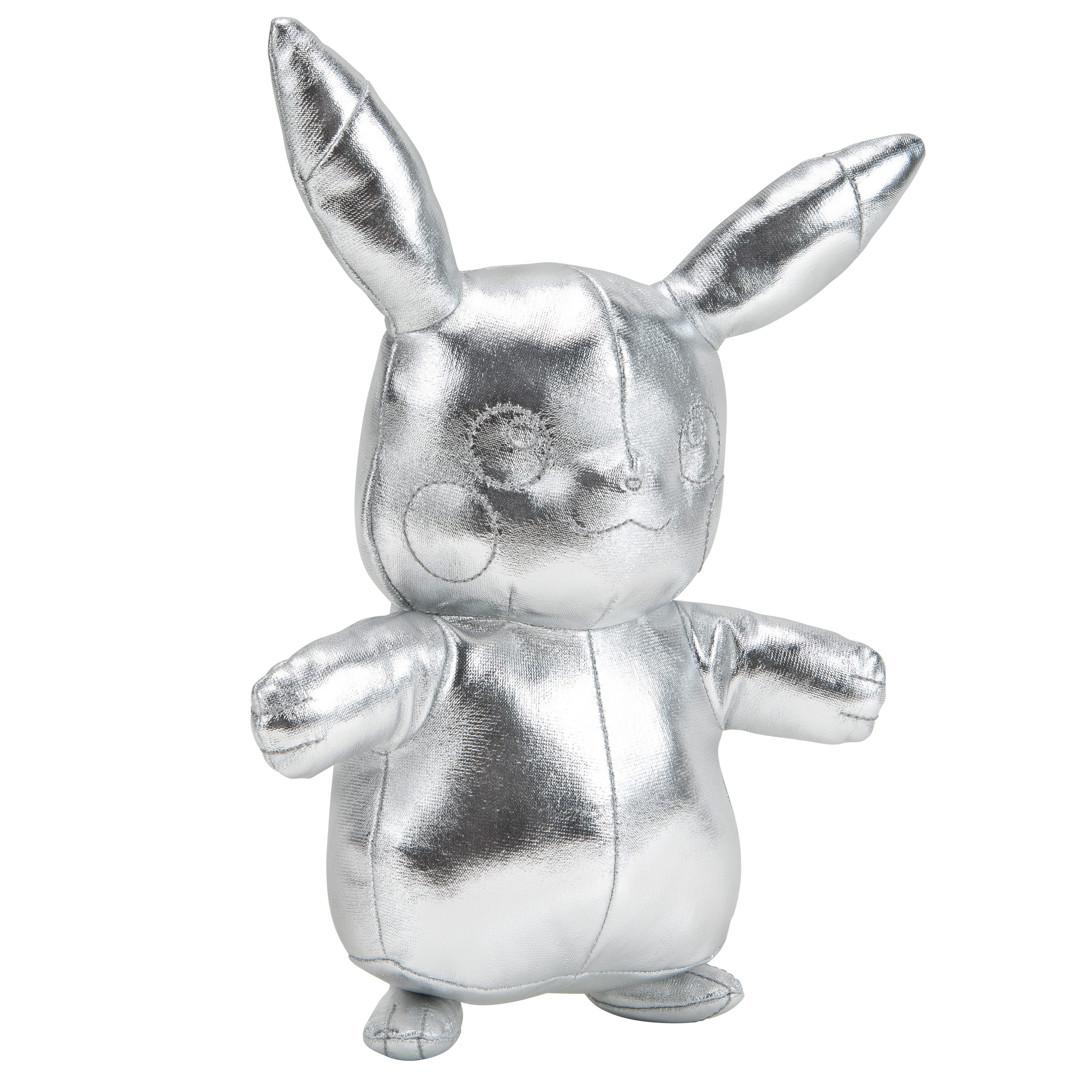 Ein silbernes Pikachu-Plüschtier. Das Spielzeug hat ein glänzendes metallisches Aussehen und ist vor weißem Hintergrund.