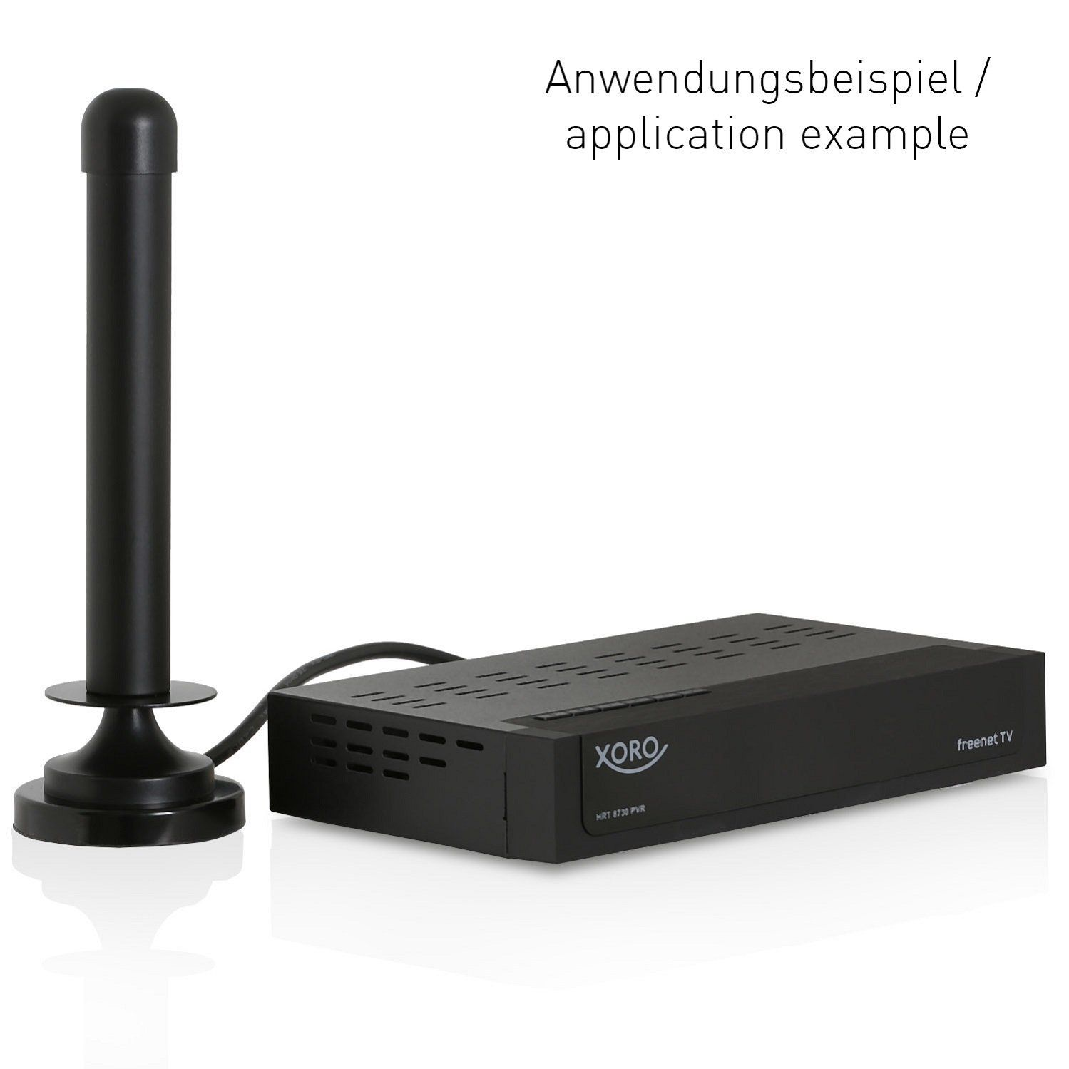 Schwarze TV-Antenne neben einem schwarzen Xoro-Receiver. Der Text oben lautet: Anwendungsbeispiel.