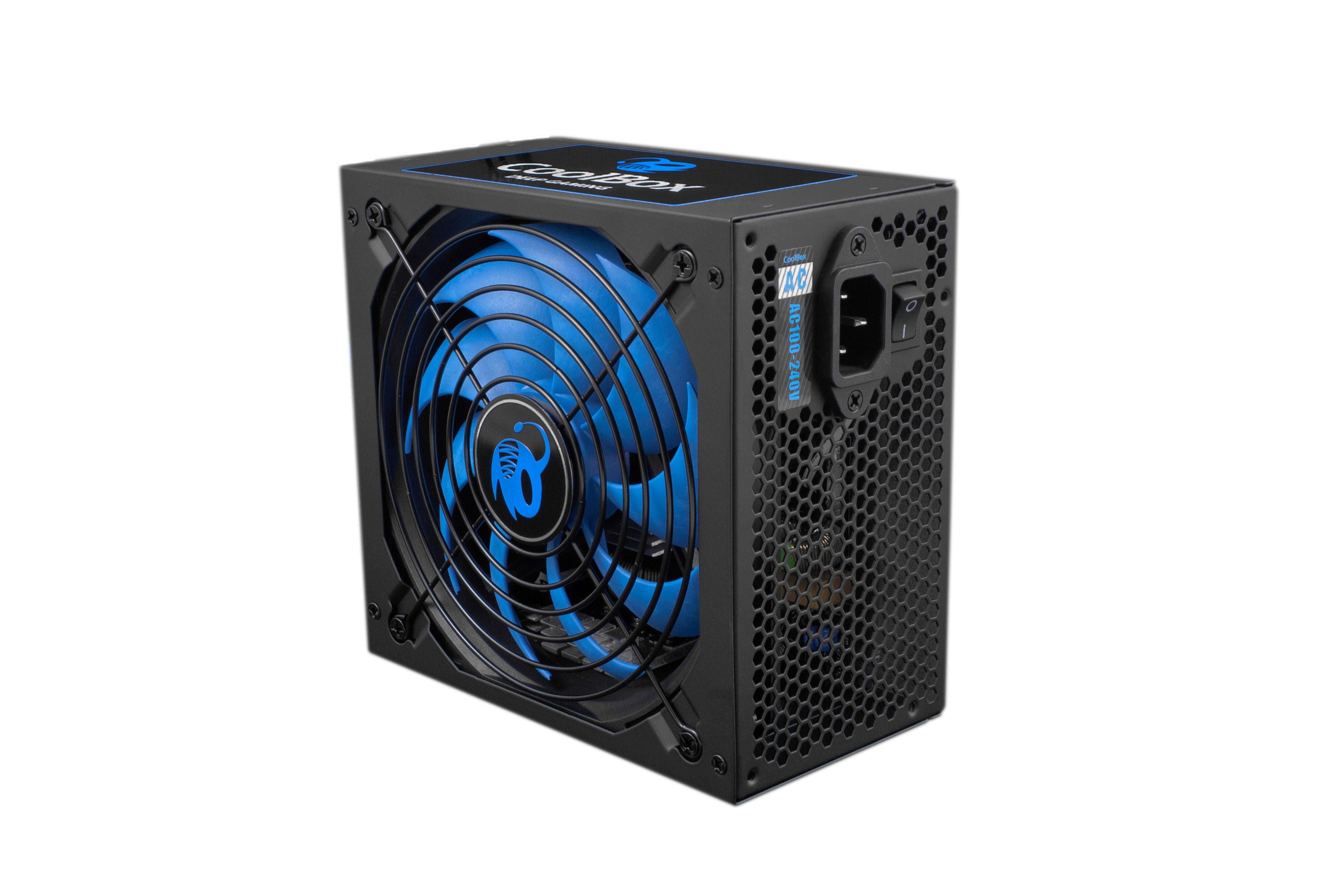 Alimentatore PC nero con ventola blu. Alloggiamento nero. Sfondo bianco.