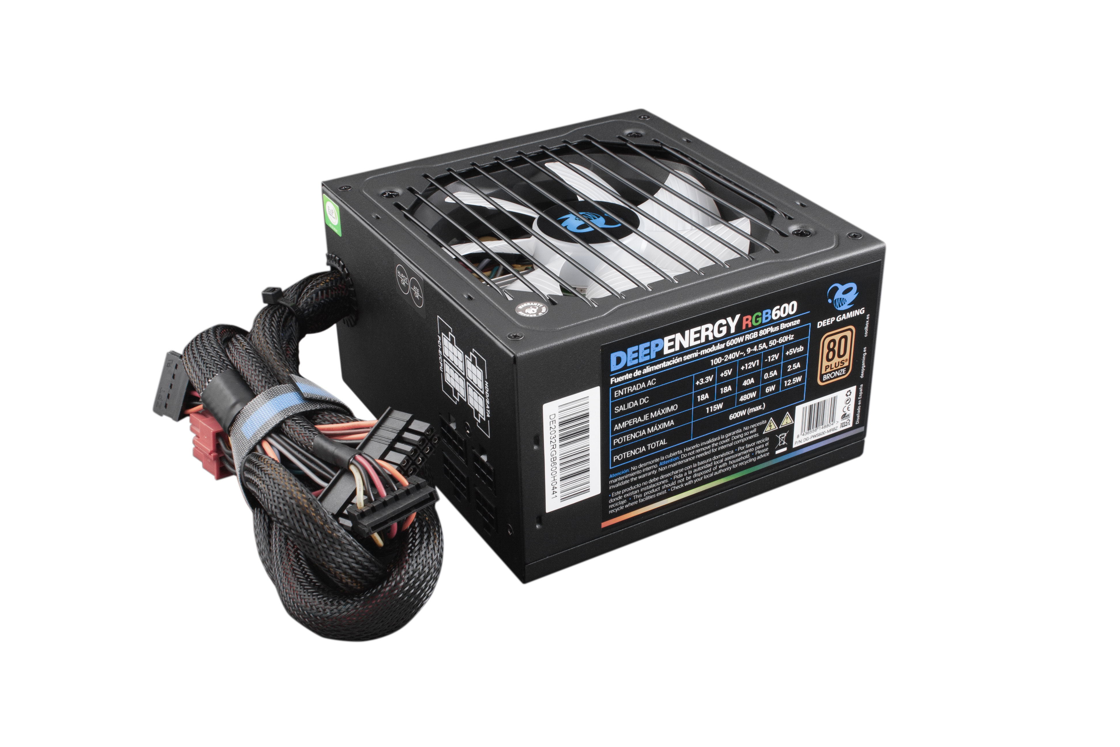 Fuente de alimentación negra con cables y un ventilador. Texto en la unidad: 'DEEP ENERGY RGB600'.