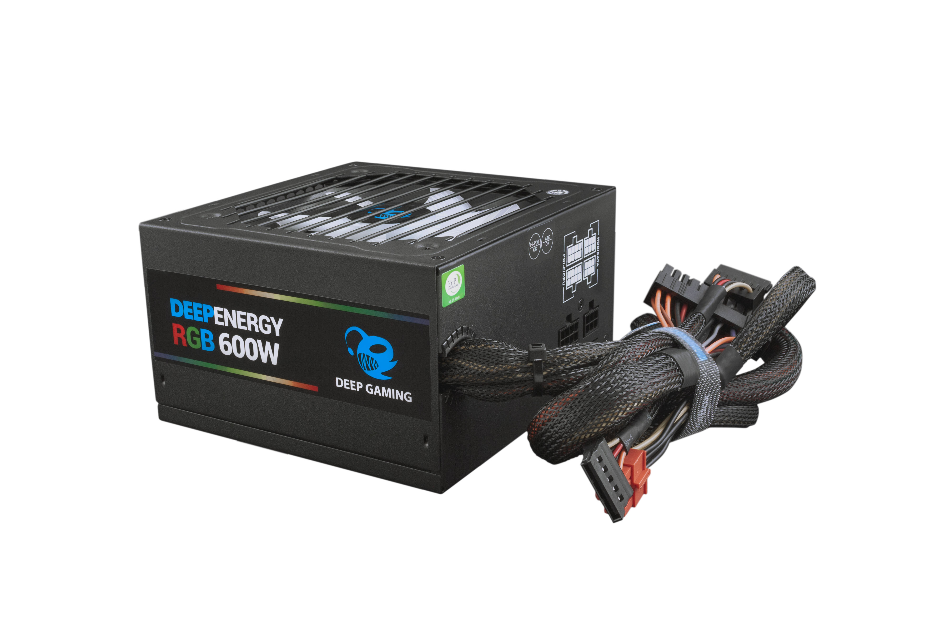 Una fuente de alimentación de computadora negra con cables. Texto: Deep Energy RGB 600W Deep Gaming.