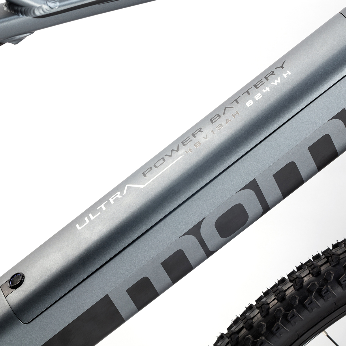 Grauer E-Bike-Akku mit Text 'ULTRA POWER BATTERY' und '48V 13AH' auf weißem Grund.