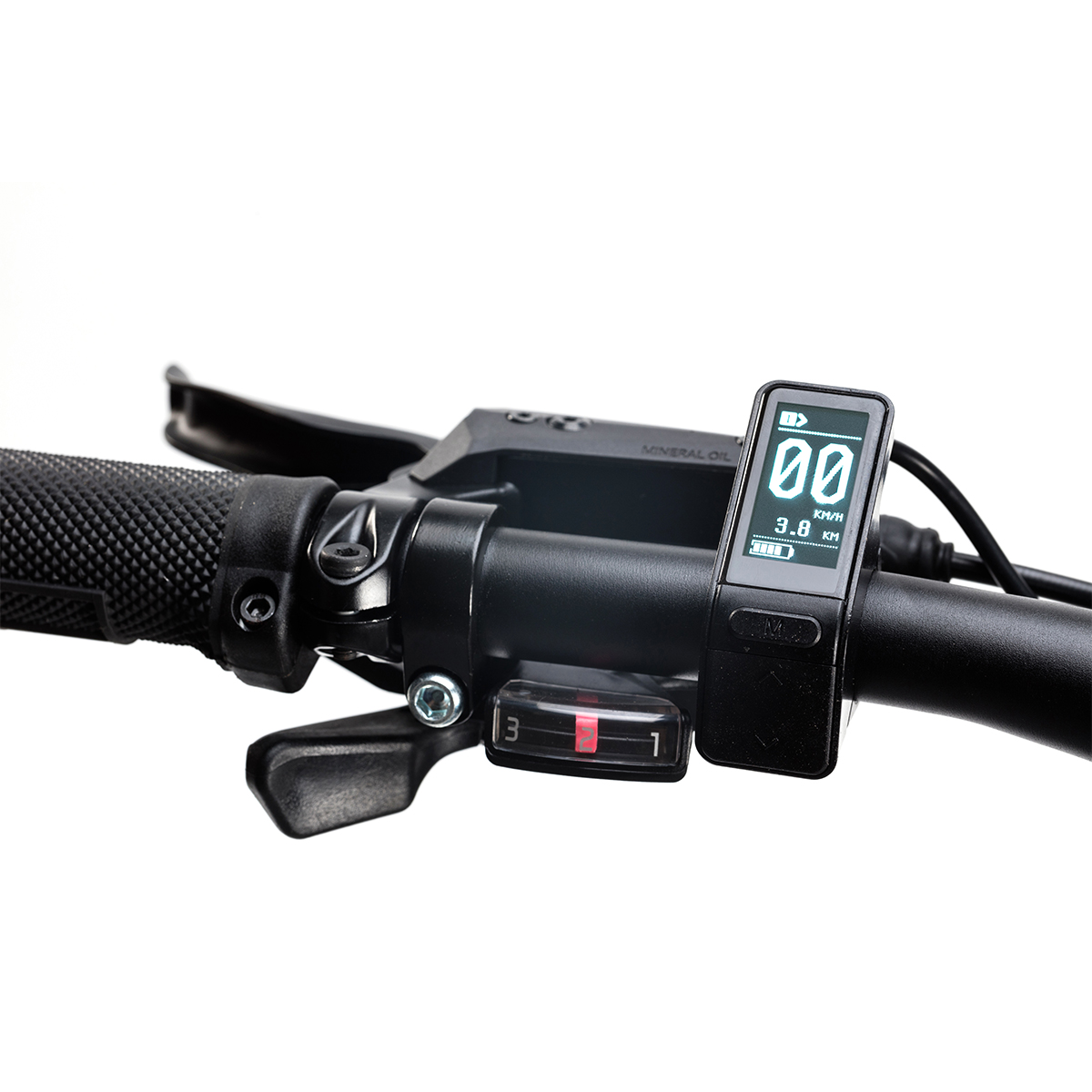 Nahaufnahme eines Fahrradlenkers mit einer Anzeige von Geschwindigkeit und Ganganzeige.
